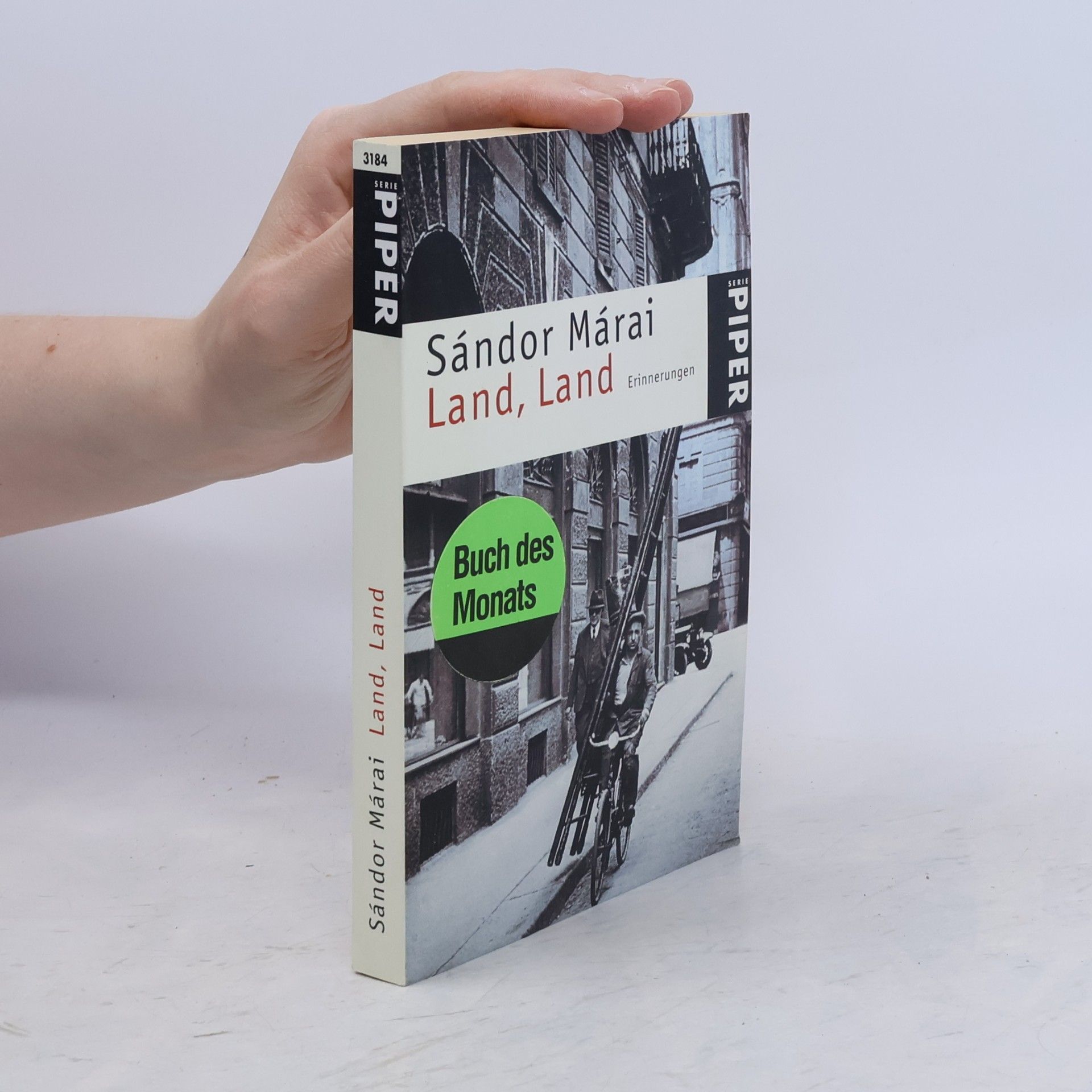 Sándor Márai Land, Land