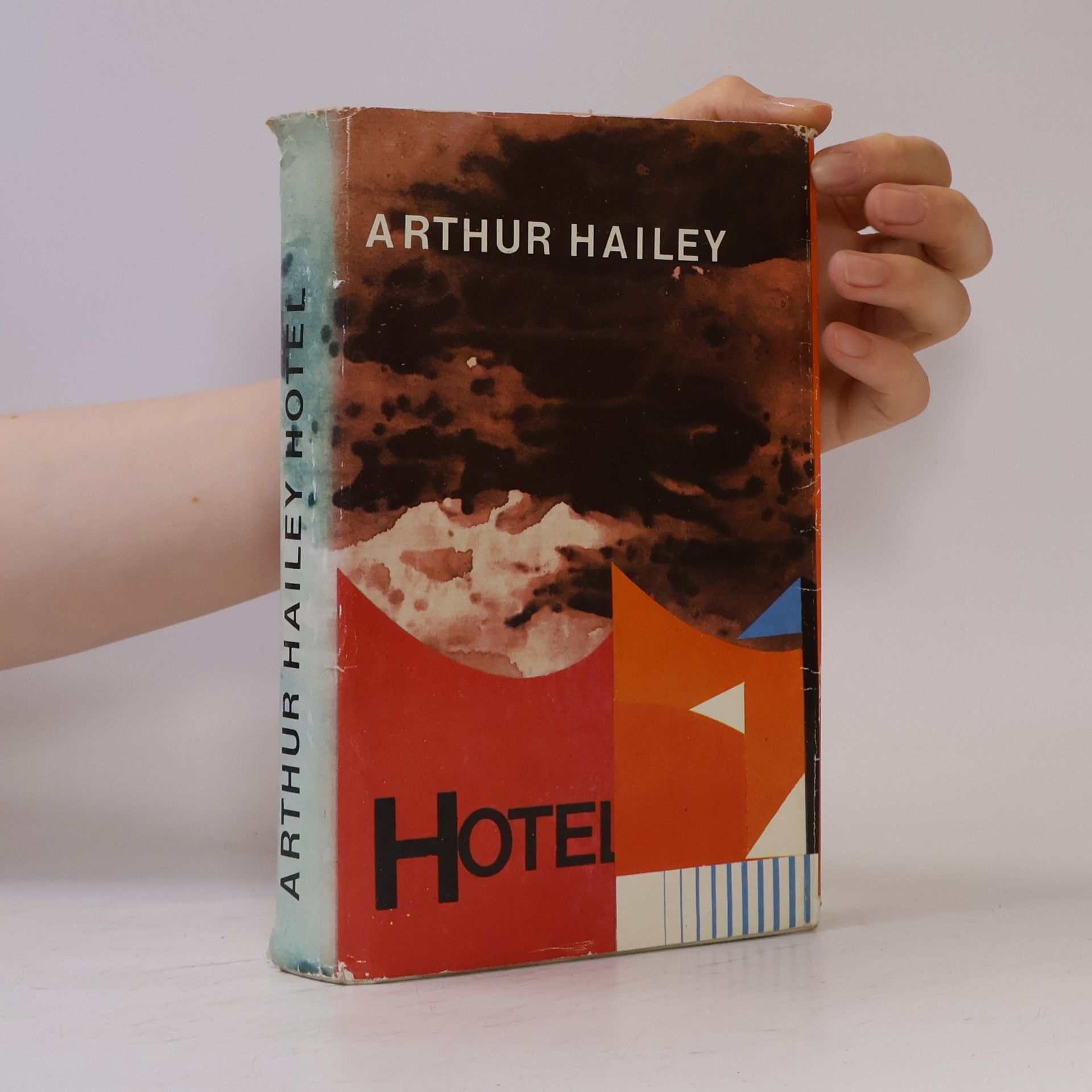 Arthur Hailey Hotel