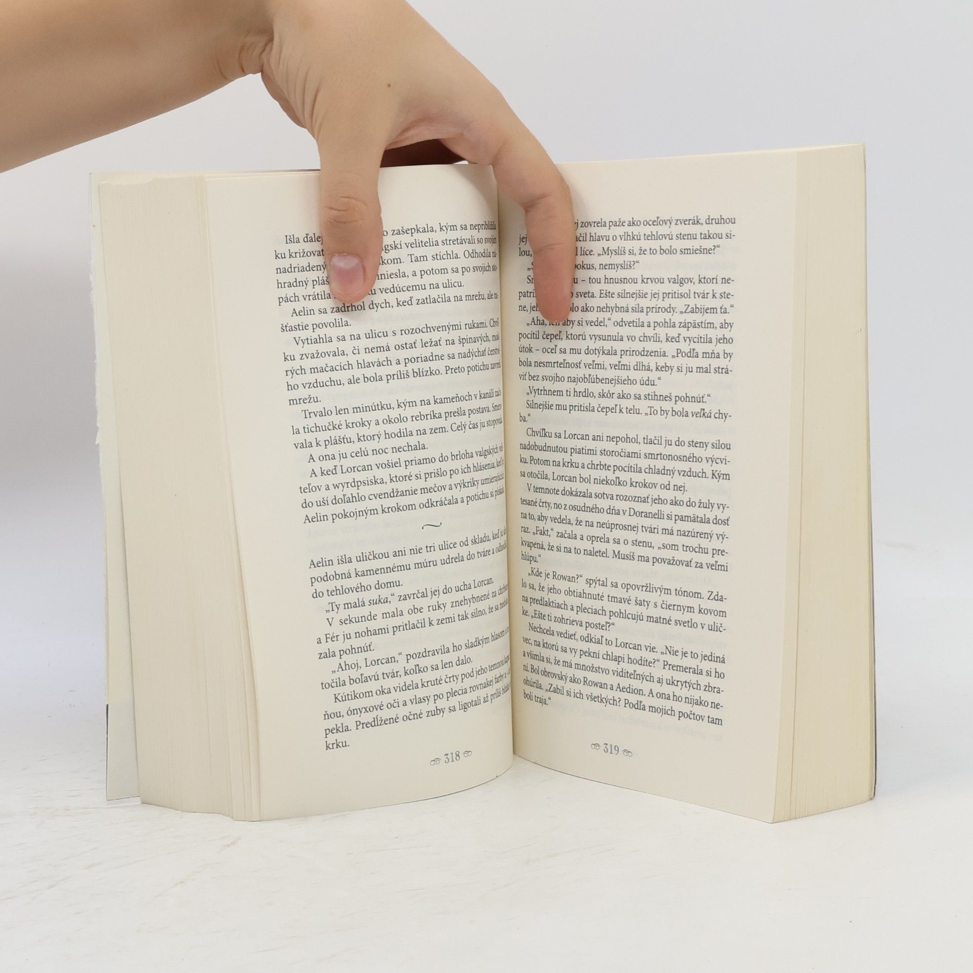 Sarah J. Maasová Kráľovná v tieňoch