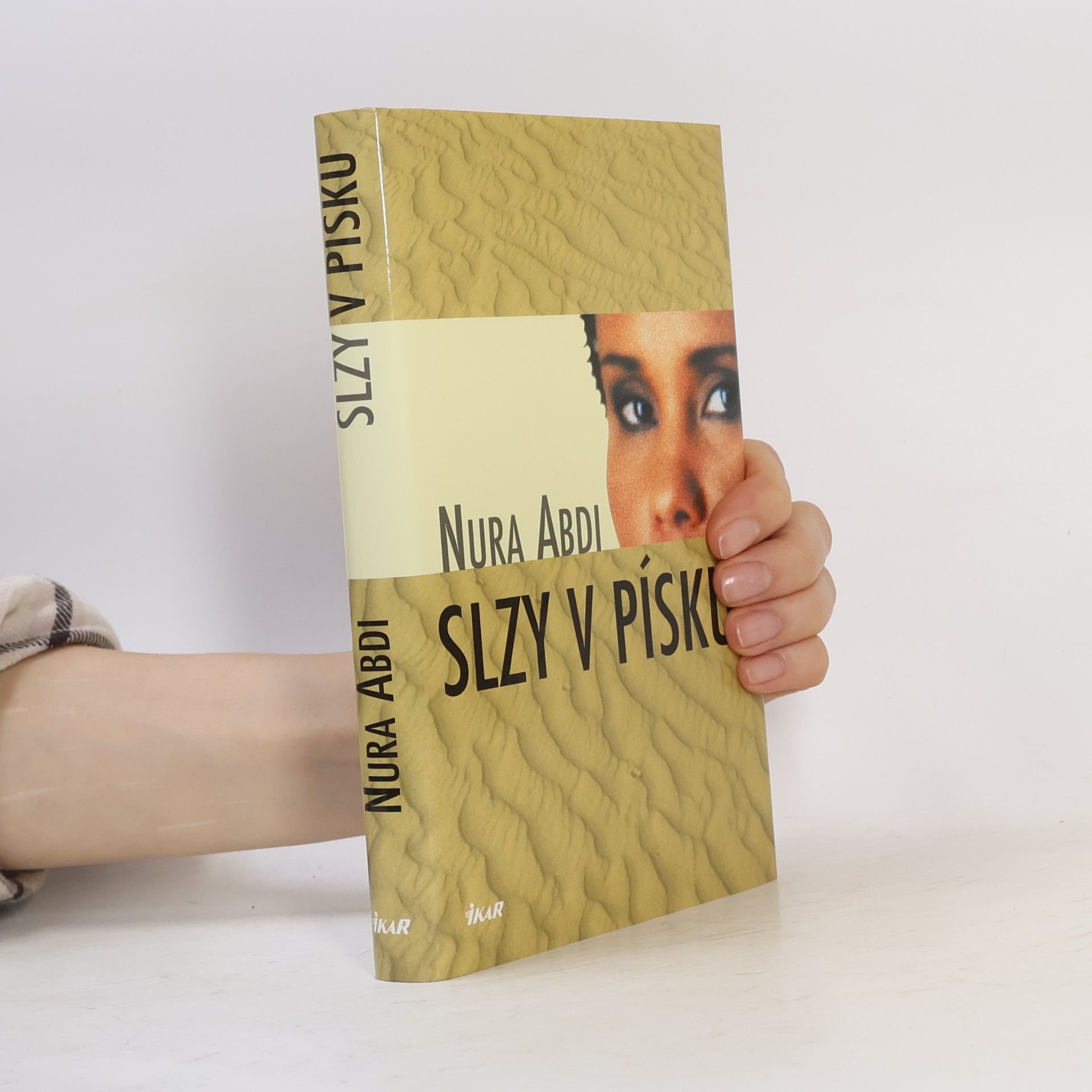 Nura Abdi Slzy v písku