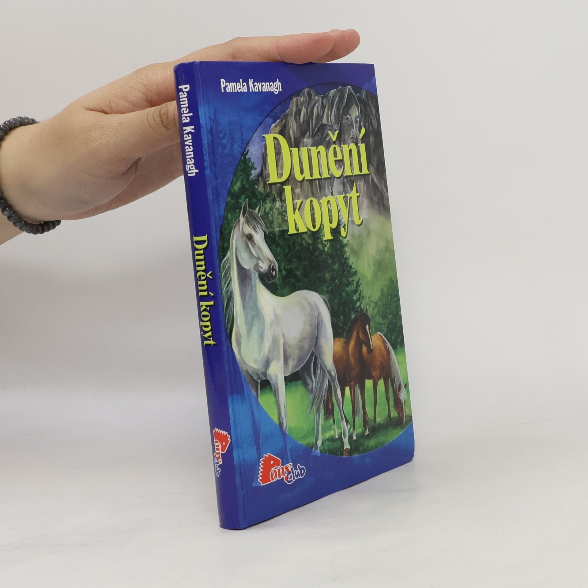 Pamela Kavanagh Dunění kopyt