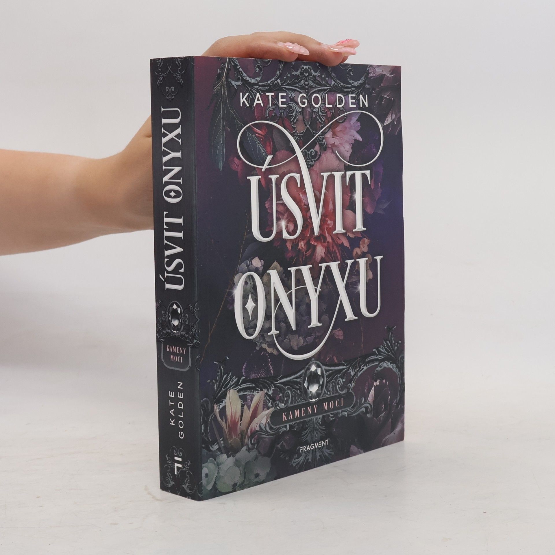 Kate Golden Kameny moci. Úsvit Onyxu