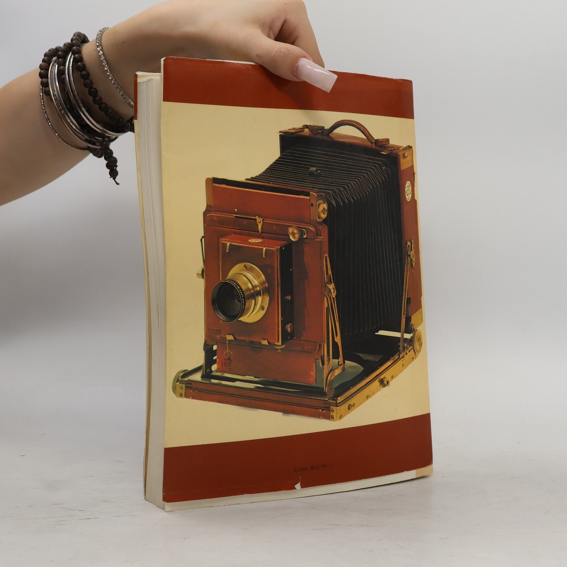 Jiří Janda Kamery obskury. Fotografické přístroje z let 1840-1940