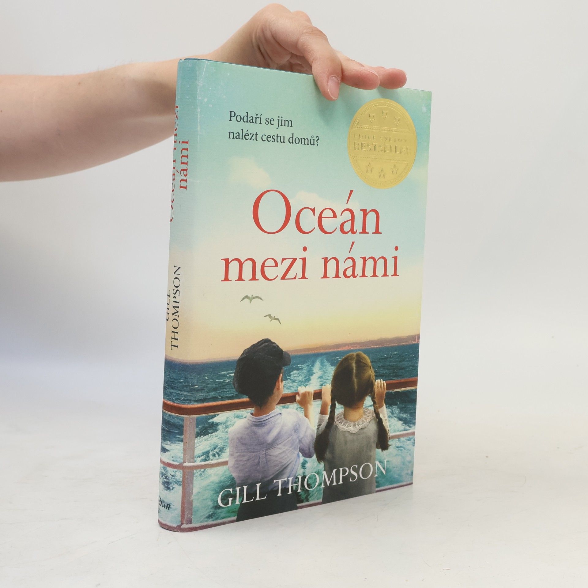 Gill Thompson Oceán mezi námi