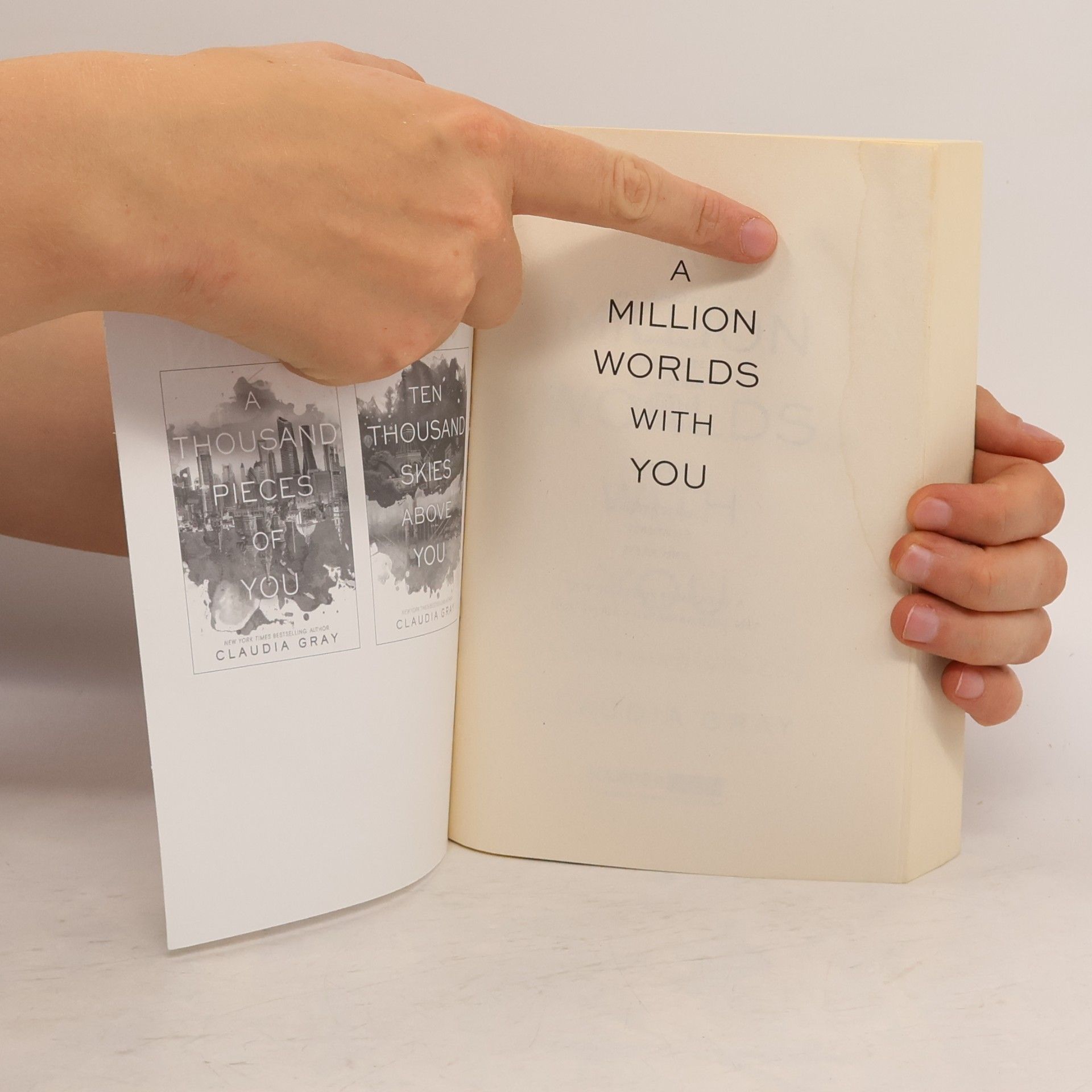 Claudia Gray A Million Worlds with You