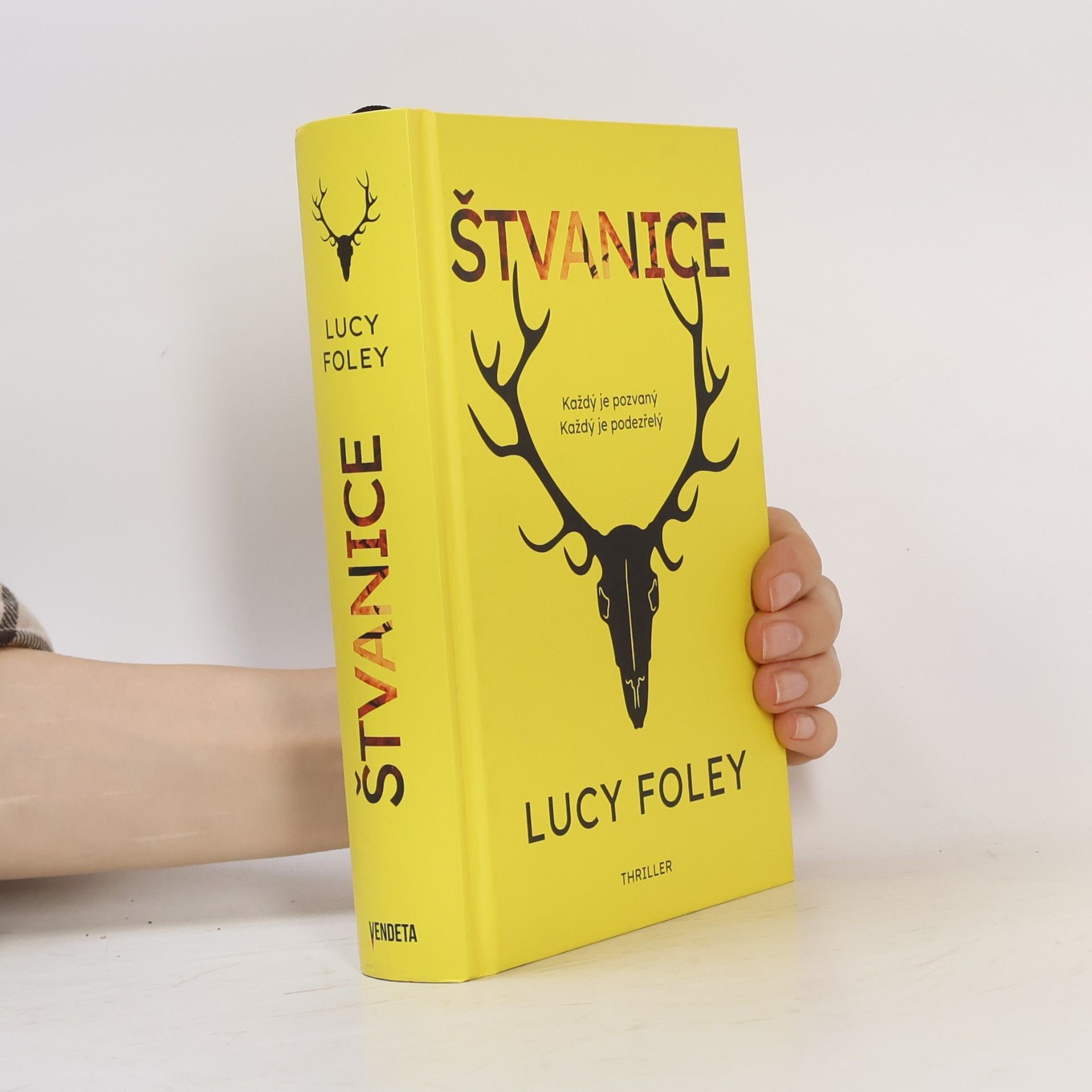Lucy Foley Štvanice
