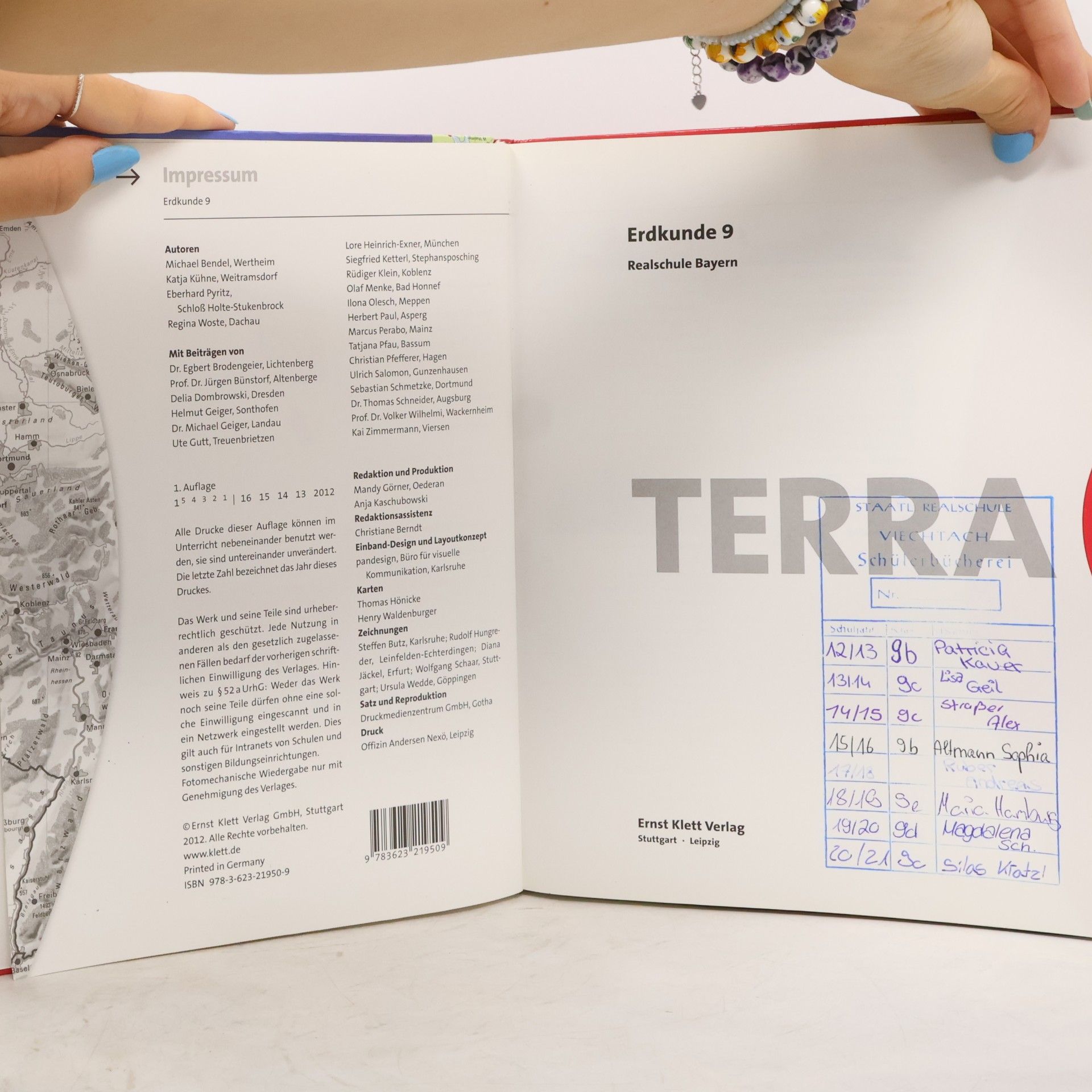 AA.VV. Terra. Erdkunde 9