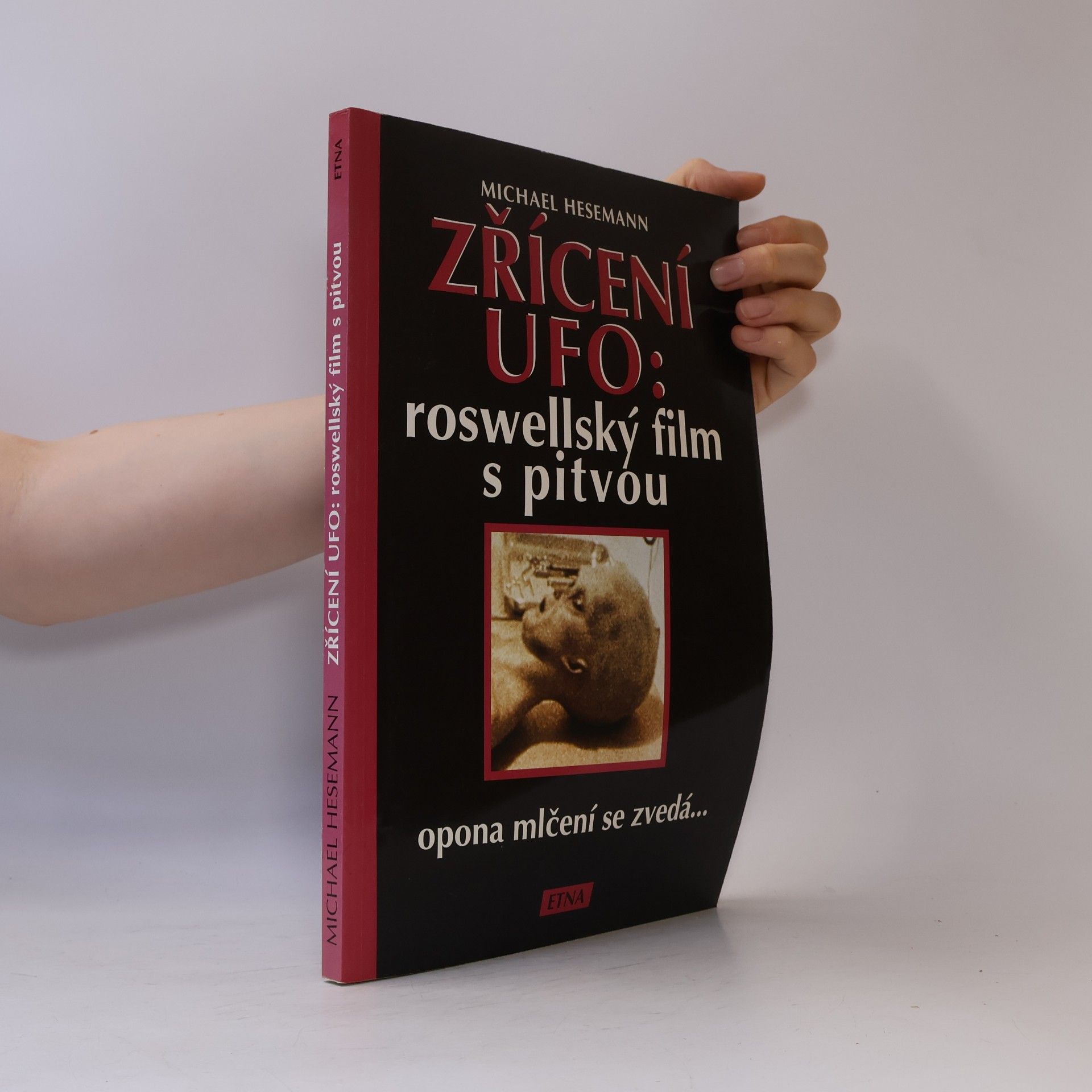Michael Hesemann Zřícení UFO: roswellský film s pitvou