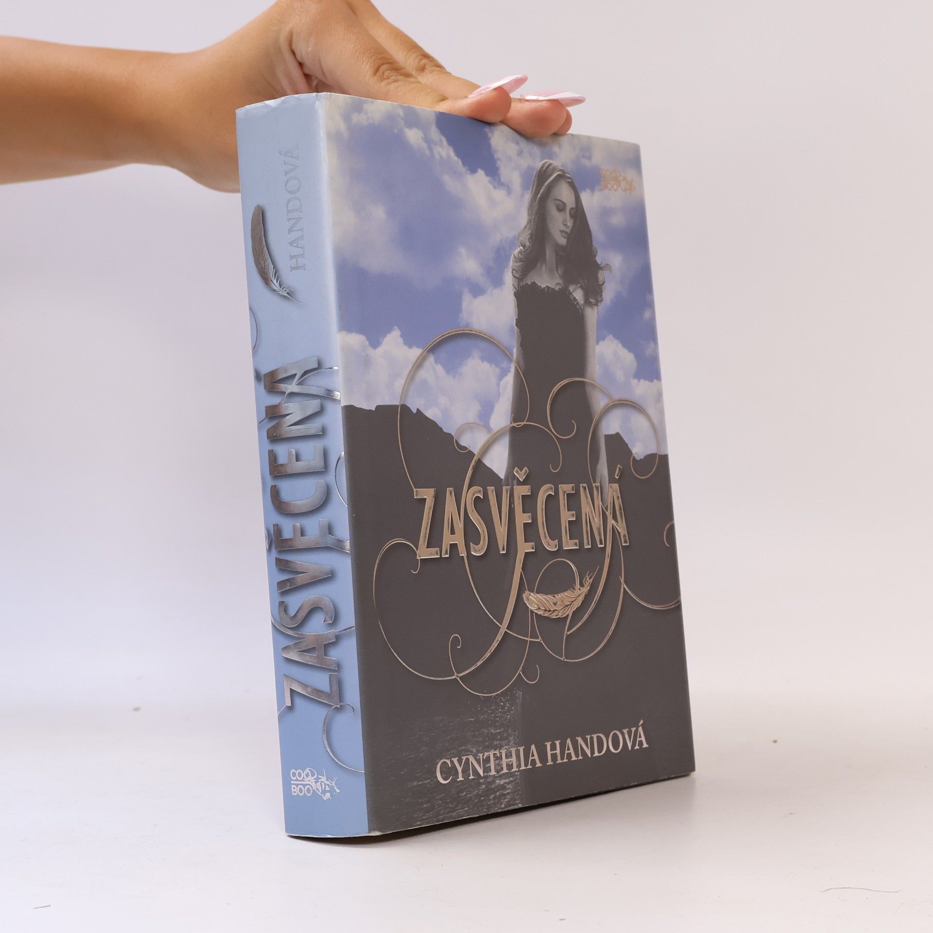 Cynthia Hand Zasvěcená. Druhý díl
