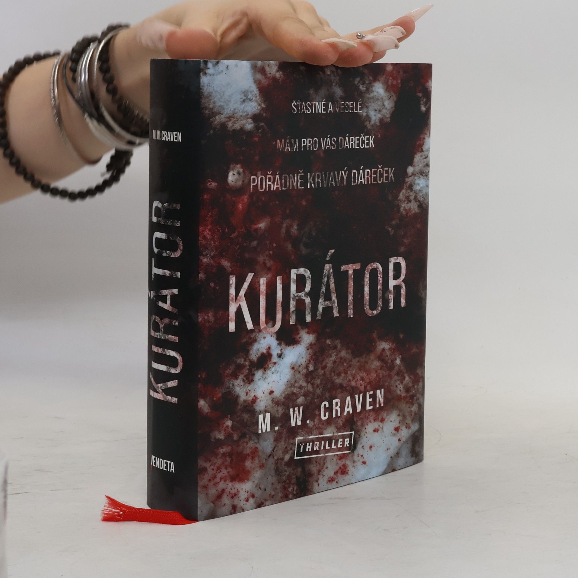 M.W. Craven Kurátor
