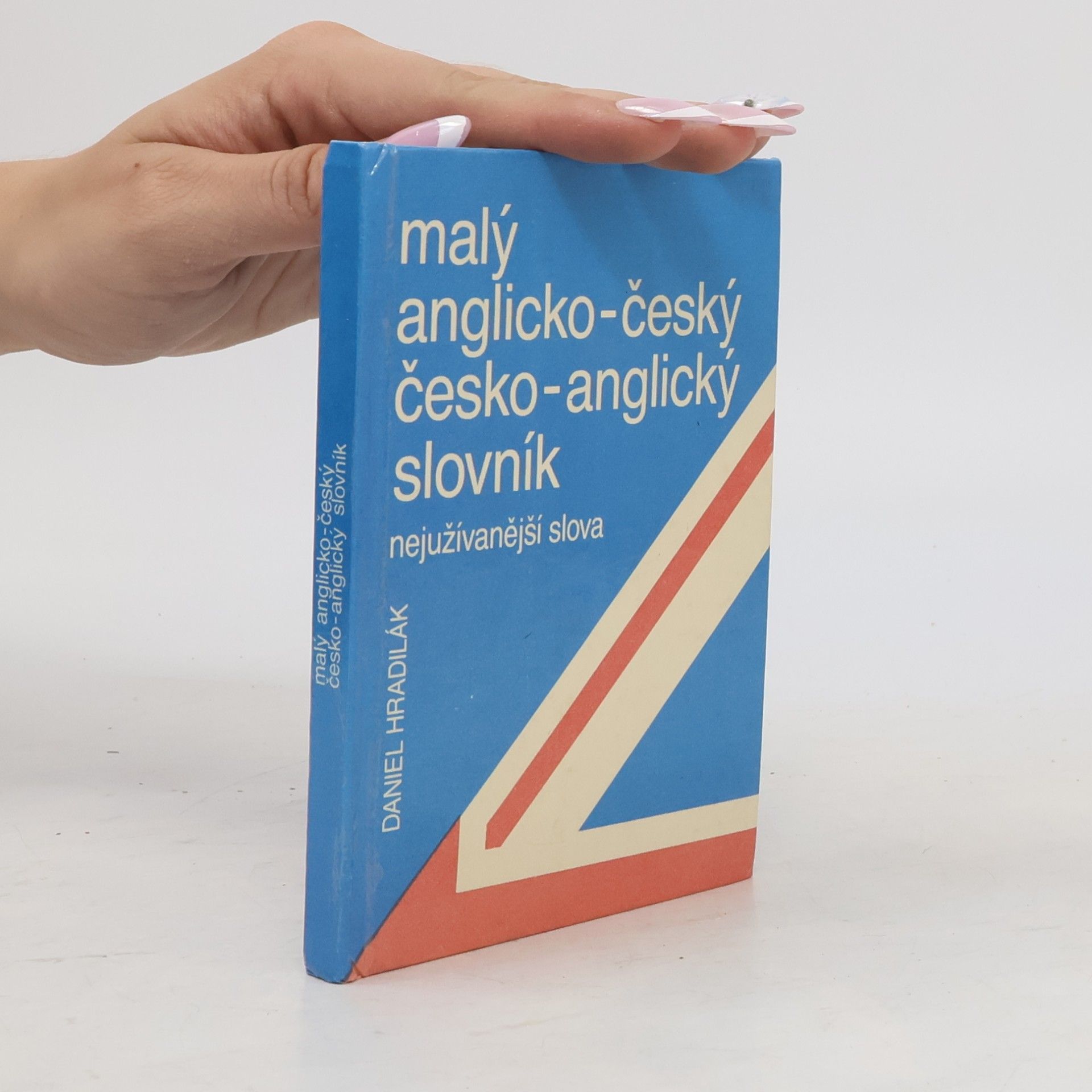Daniel Hradilák Malý anglicko-český, česko-anglický slovník: Nejužívanější slova
