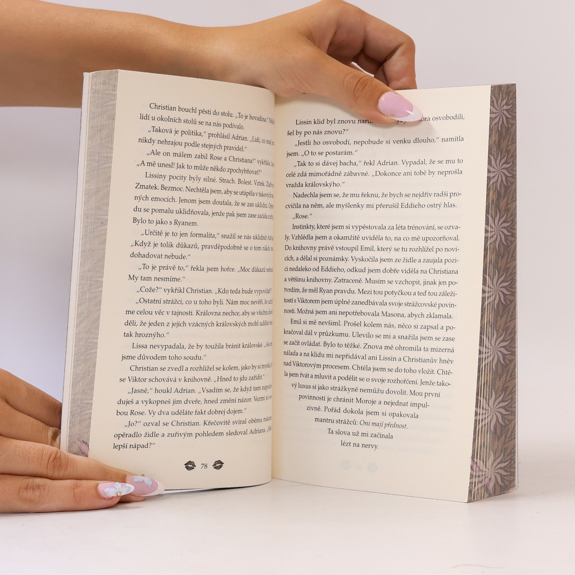 Richelle Mead Vampýrská akademie. Stínem políbená