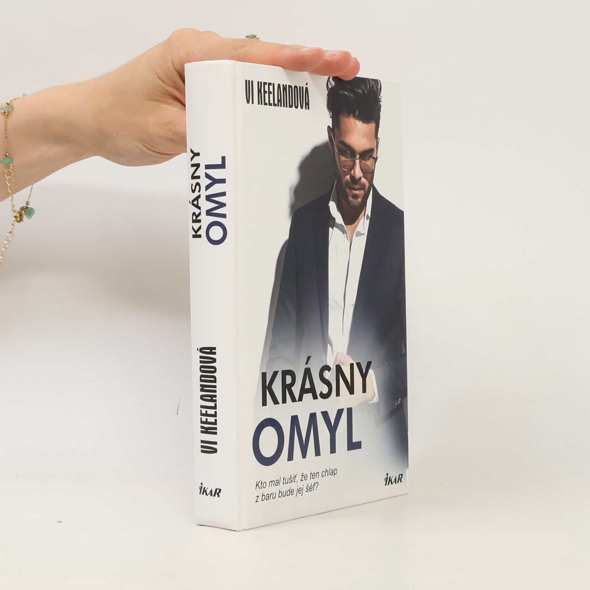 Vi Keeland Krásny omyl