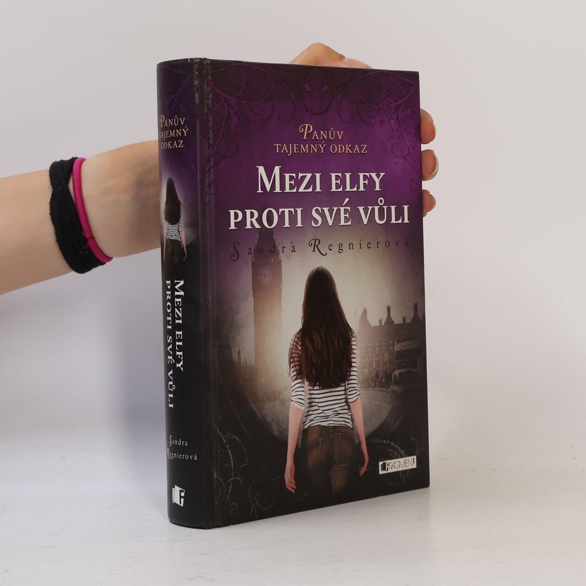 Sandra Regnier Mezi elfy proti své vůli. Panův tajemný odkaz. Díl 1.