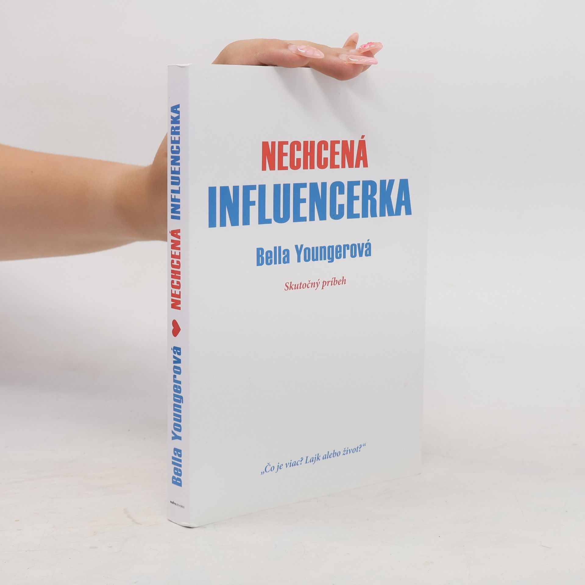 Bella Youngerová Nechcená influencerka