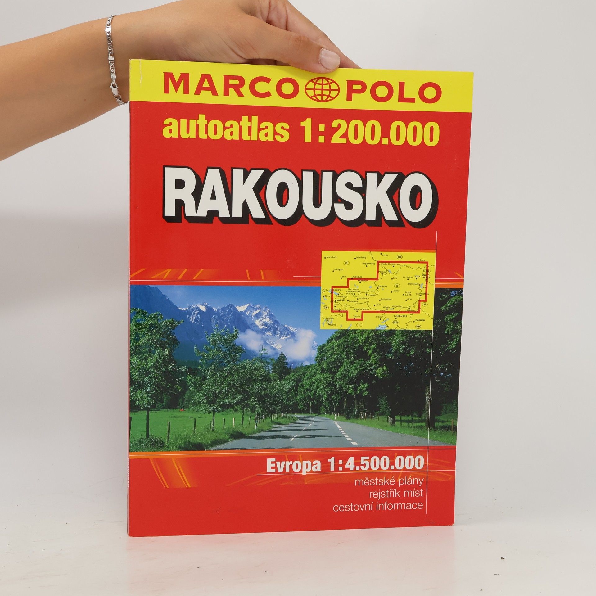 Kolektiv autorů Rakousko - autoatlas 1:200 000, Evropa 1:4 500 000, městské plány, rejstřík míst, cestovní informace