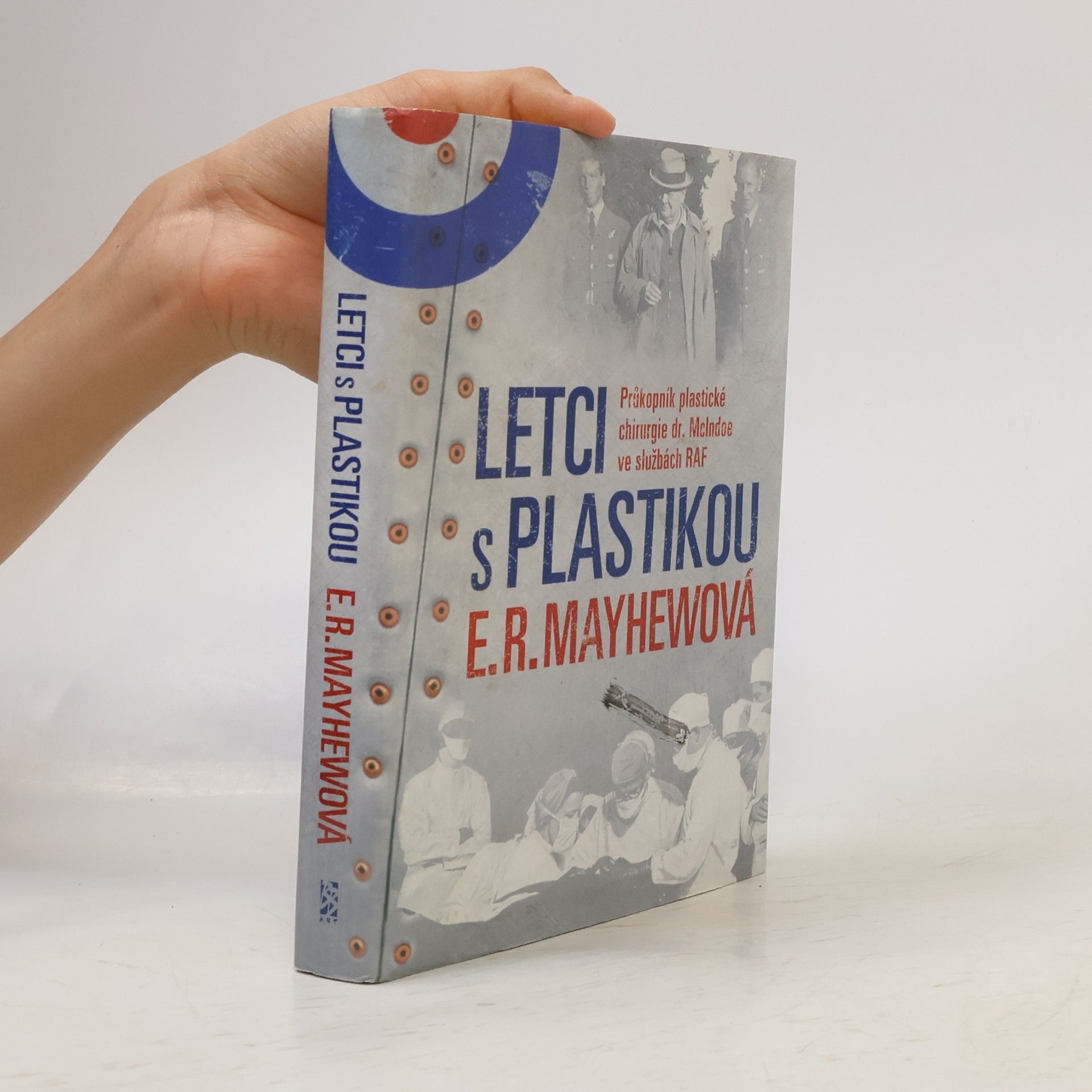 E.R. Mayhew Letci s plastikou