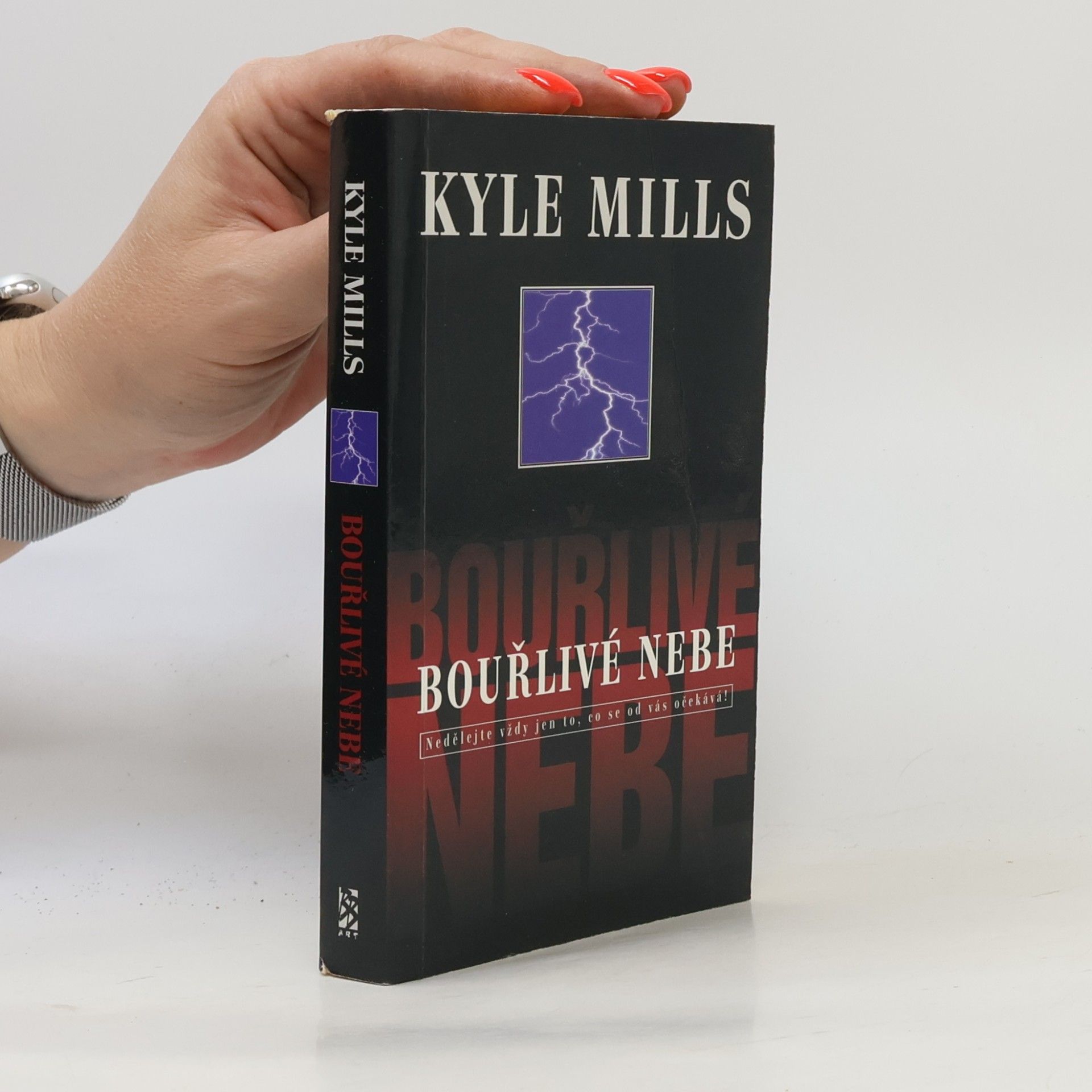 Kyle Mills Bouřlivé nebe