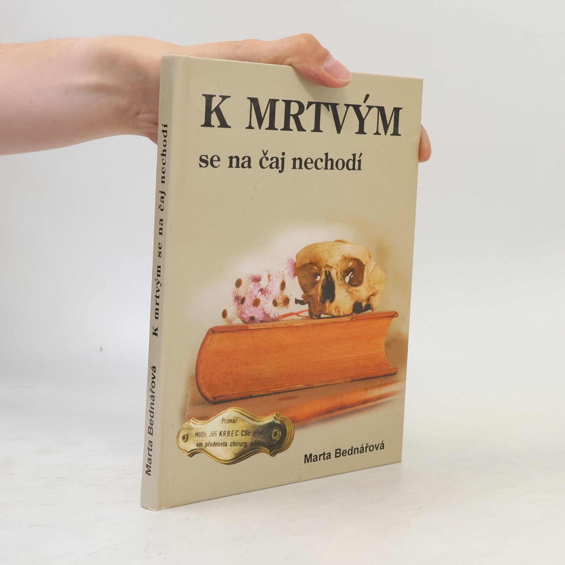 K mrtvým se na čaj nechodí