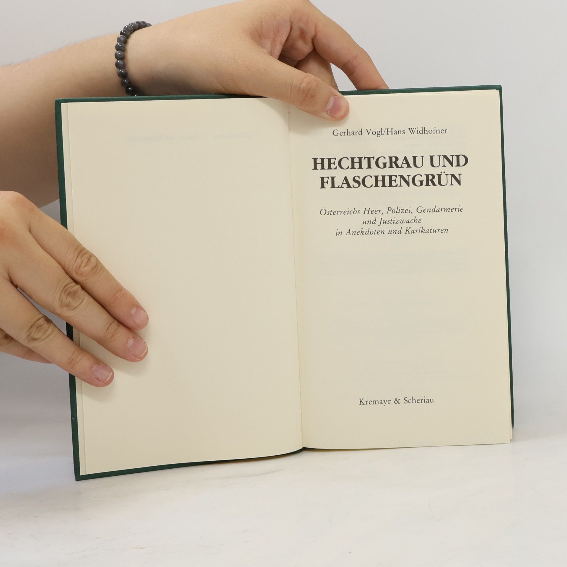 Gerhard Vogl Hechtgrau und Flaschengrün