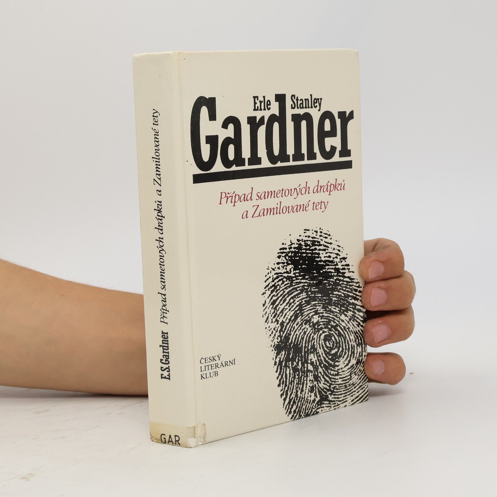 Erle Stanley Gardner Případ sametových drápků a Zamilované tety