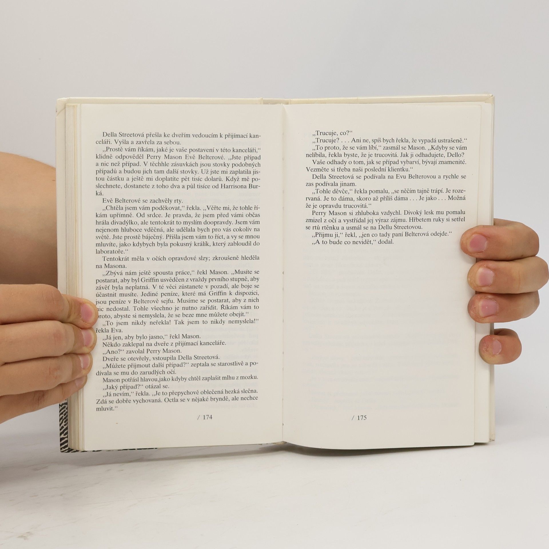 Erle Stanley Gardner Případ sametových drápků a Zamilované tety