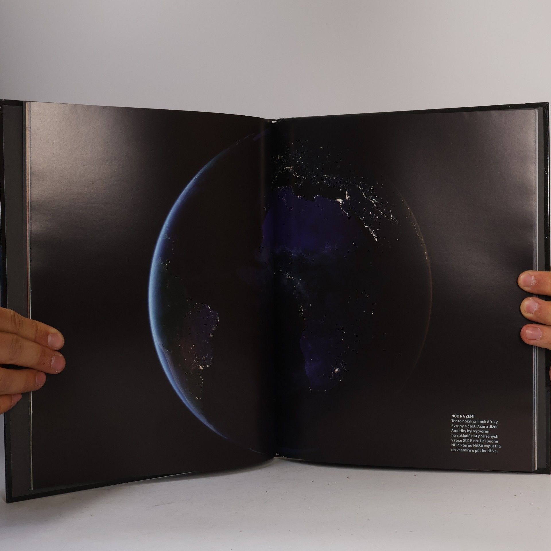 Kolektiv autorů Atlas vesmíru 40. Země