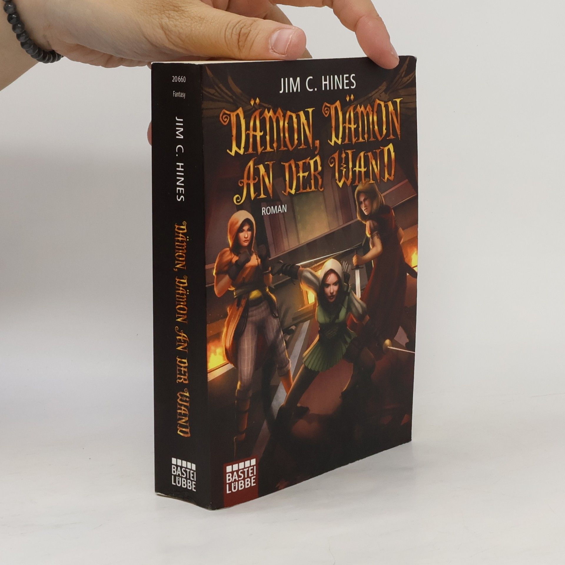 Jim C. Hines Dämon, Dämon an der Wand
