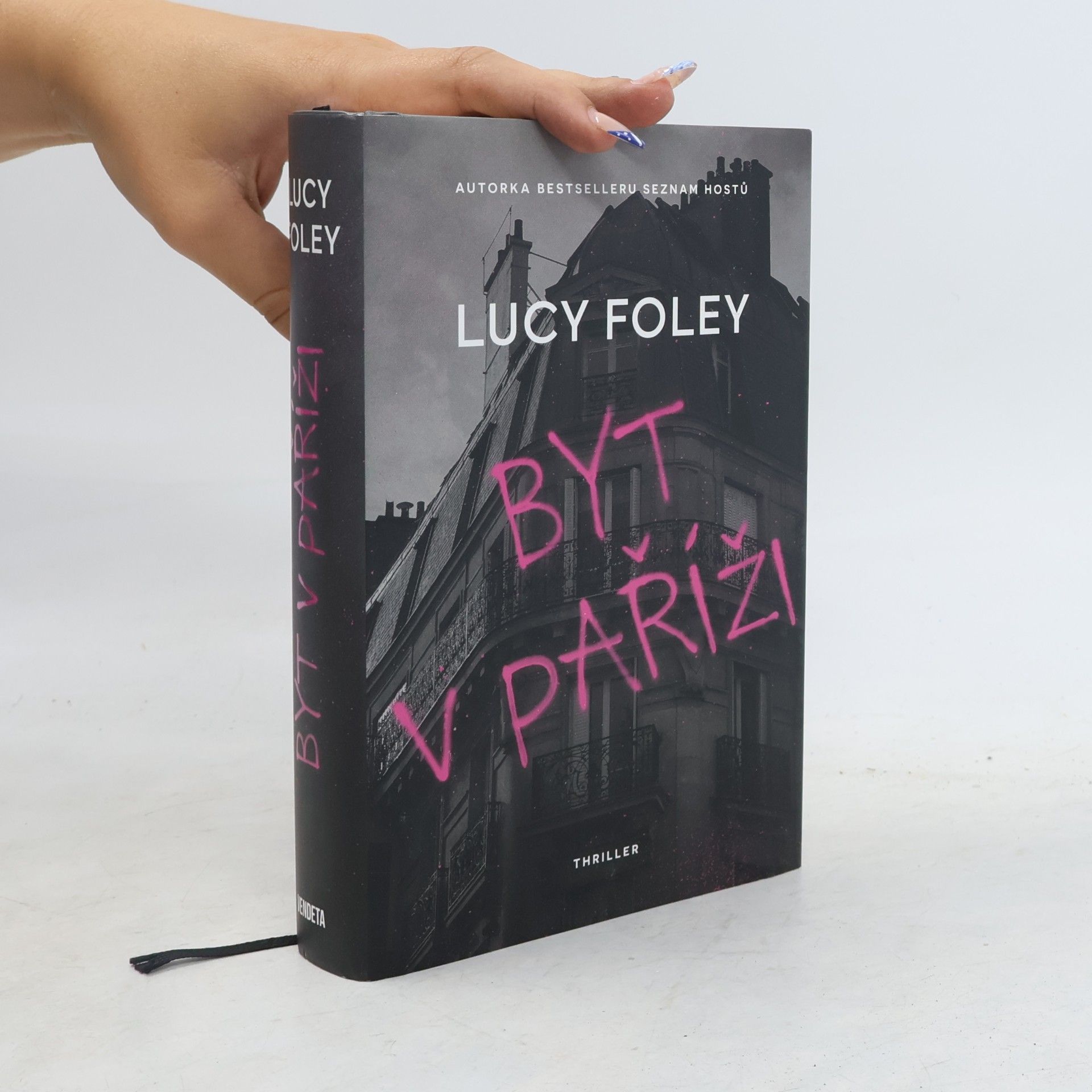 Lucy Foley Byt v Paříži