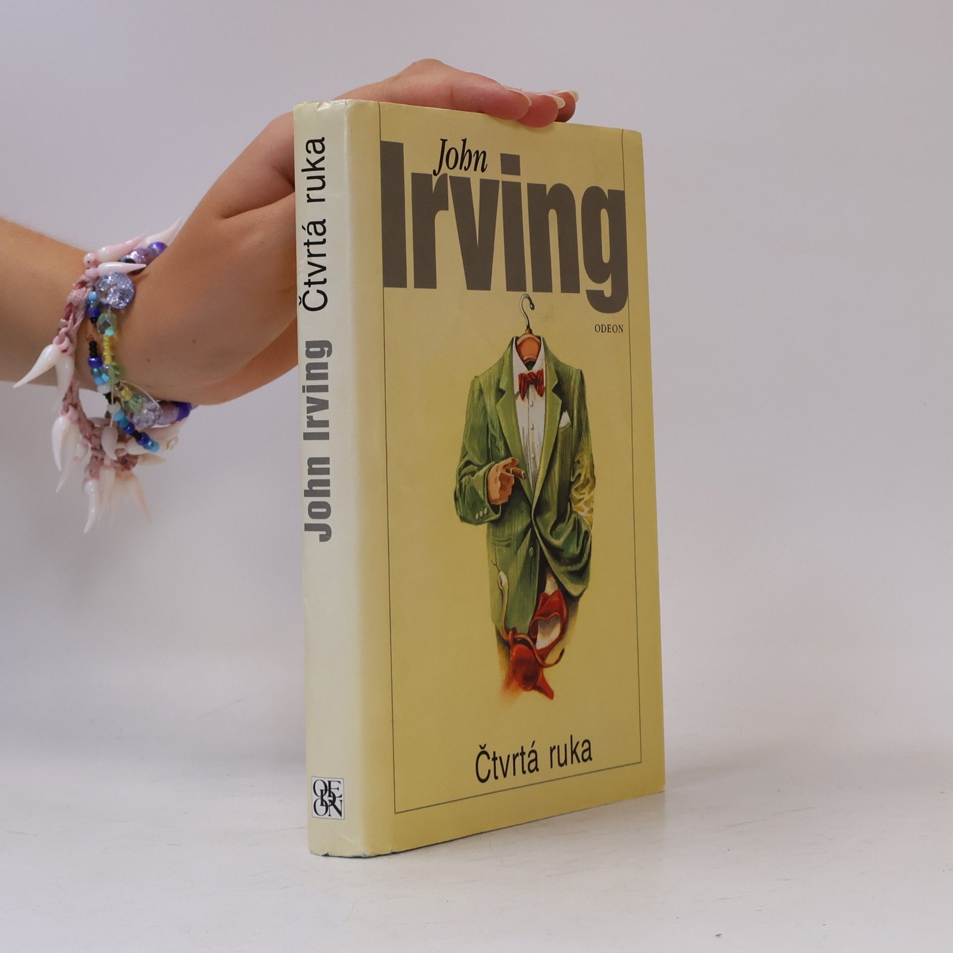 John Irving Čtvrtá ruka