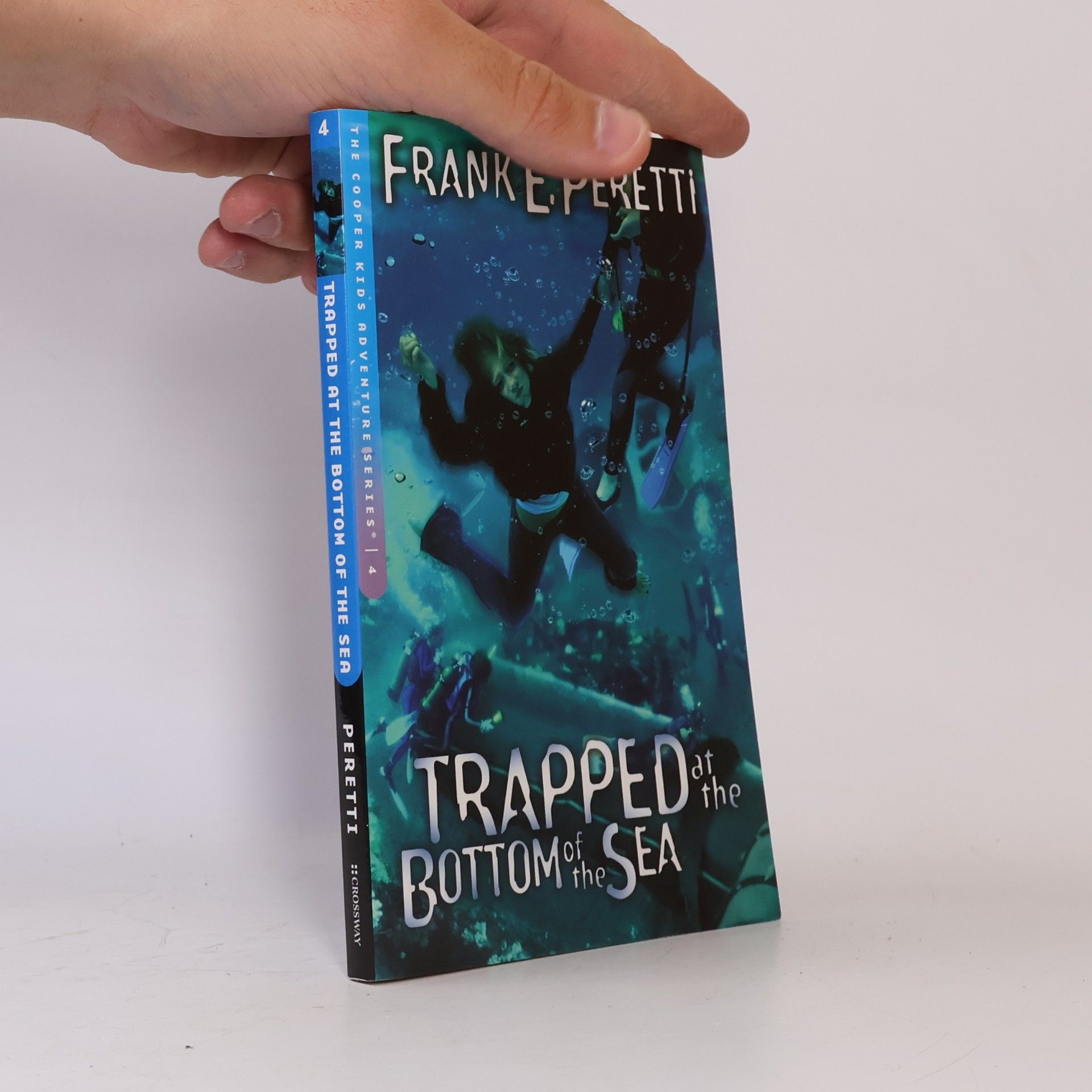 Frank E. Peretti Trapped at the Bottom of the Sea