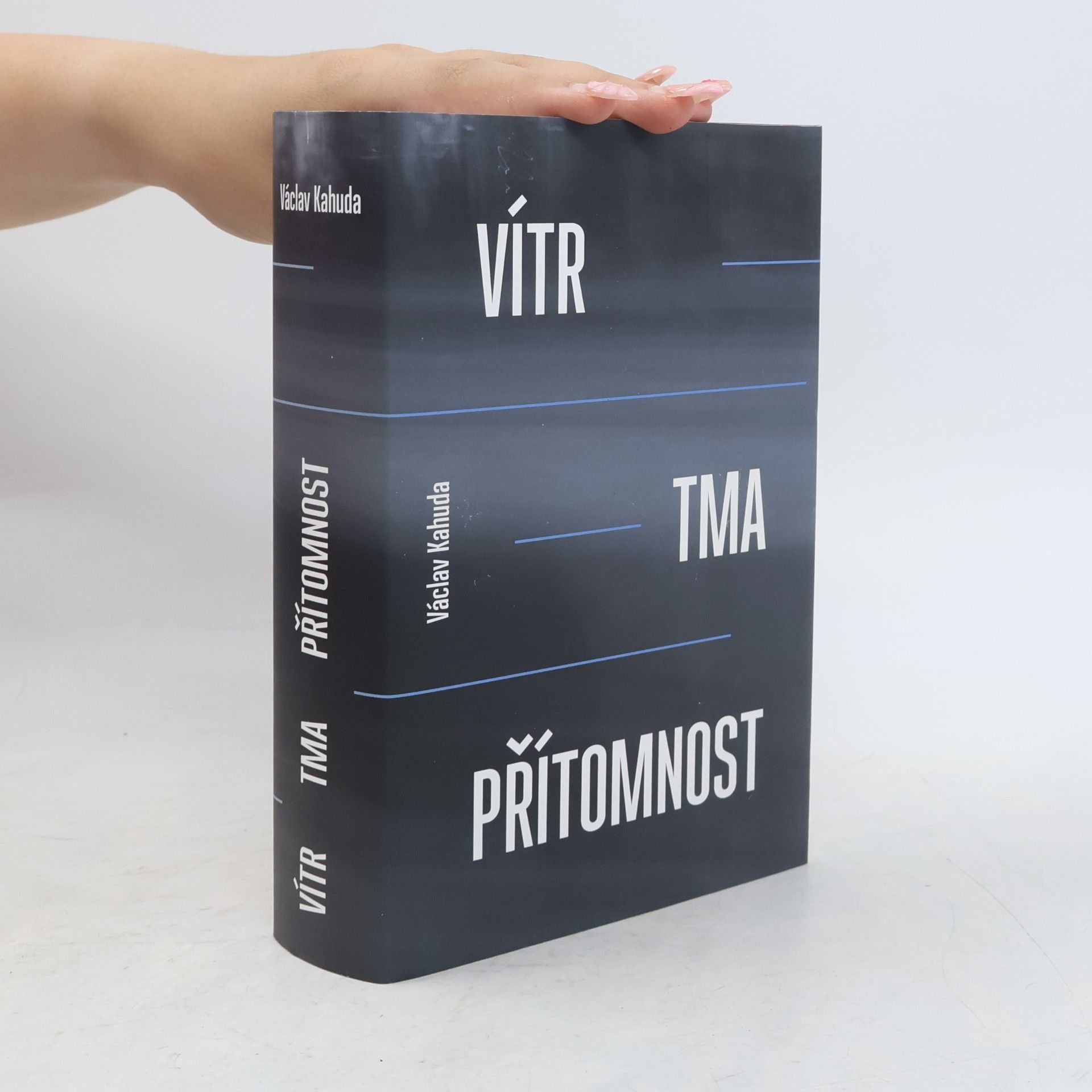 Vítr, tma, přítomnost