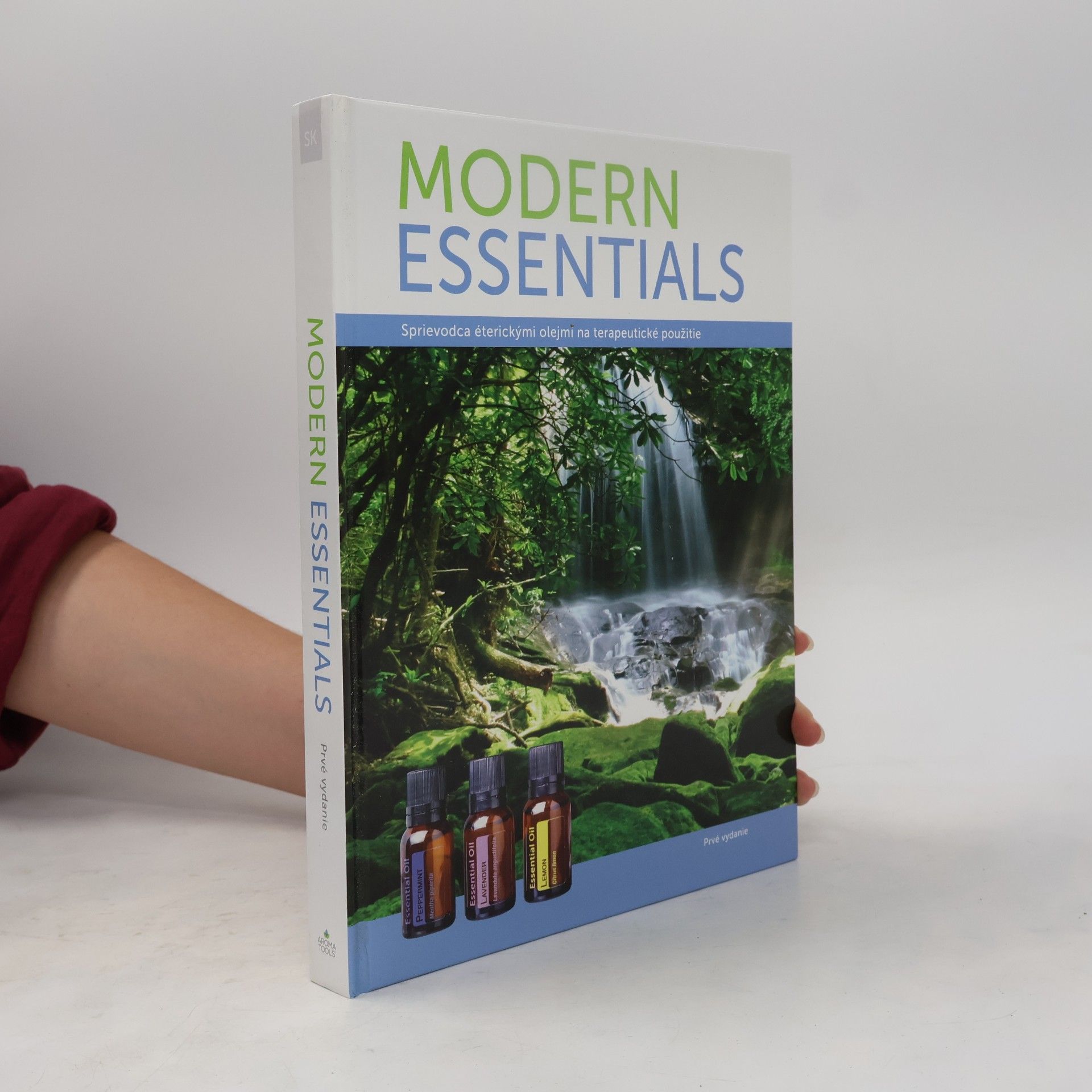 Various authors Modern Essentials
