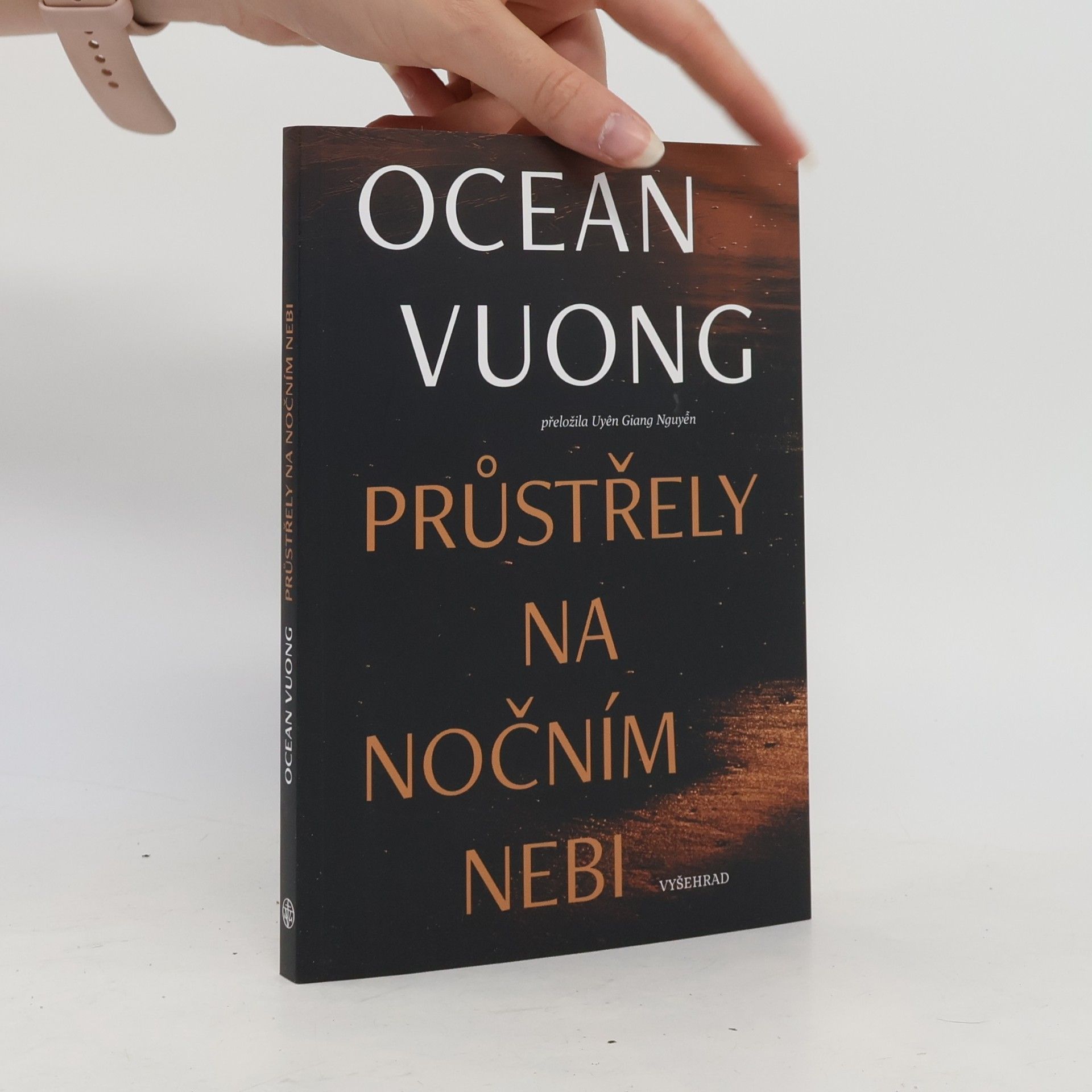 Průstřely na nočním nebi