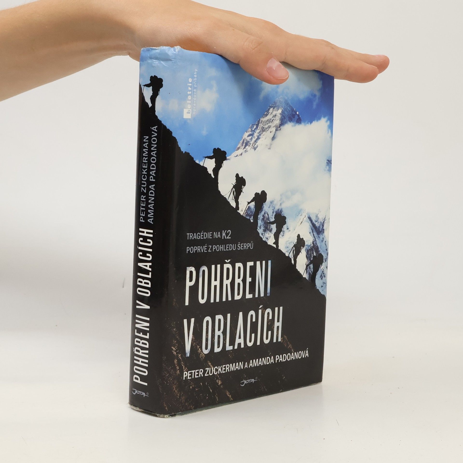 Amanda Padoan Pohřbeni v oblacích. Tragédie na K2 poprvé z pohledu šerpů