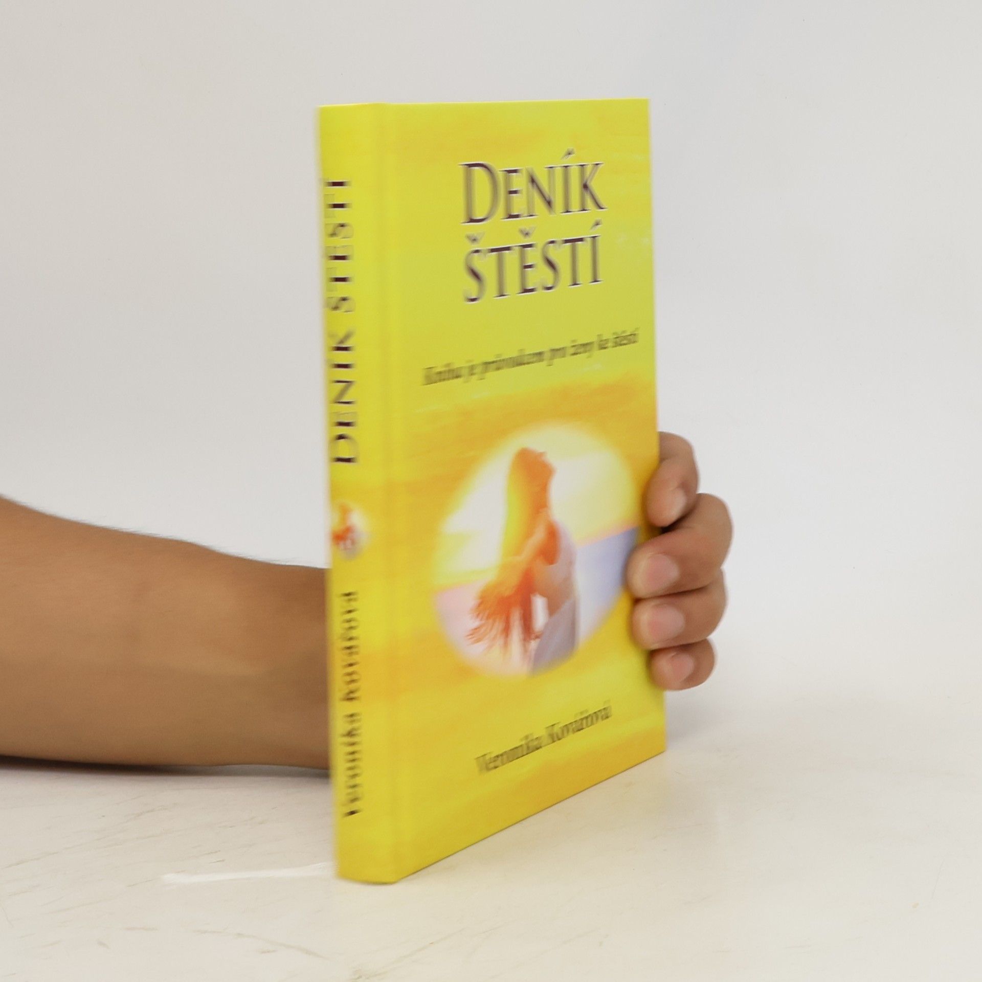 Veronika Kovářová Deník štěstí. Kniha je průvodcem pro ženy ke štěstí