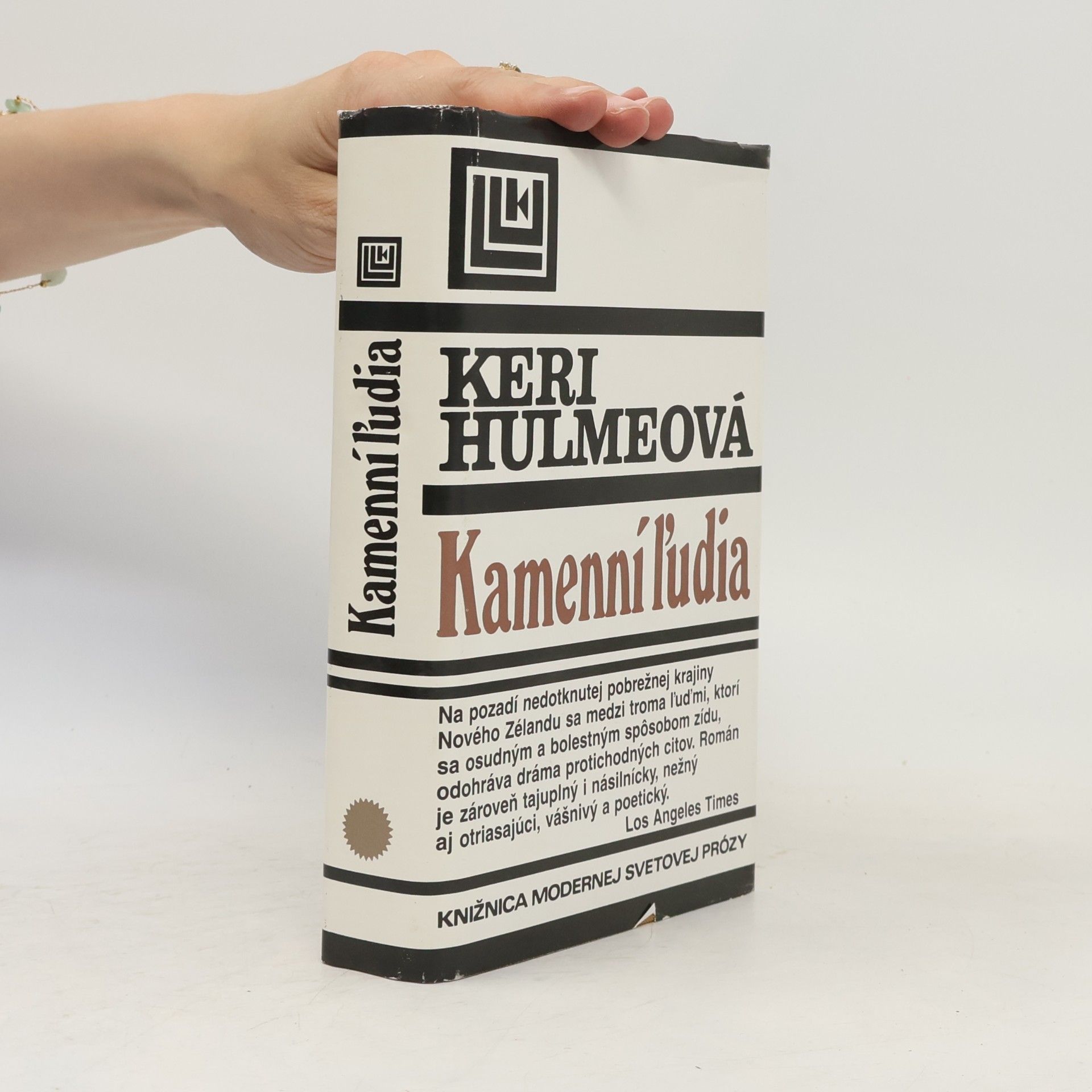 Keri Hulme Kamenní ľudia