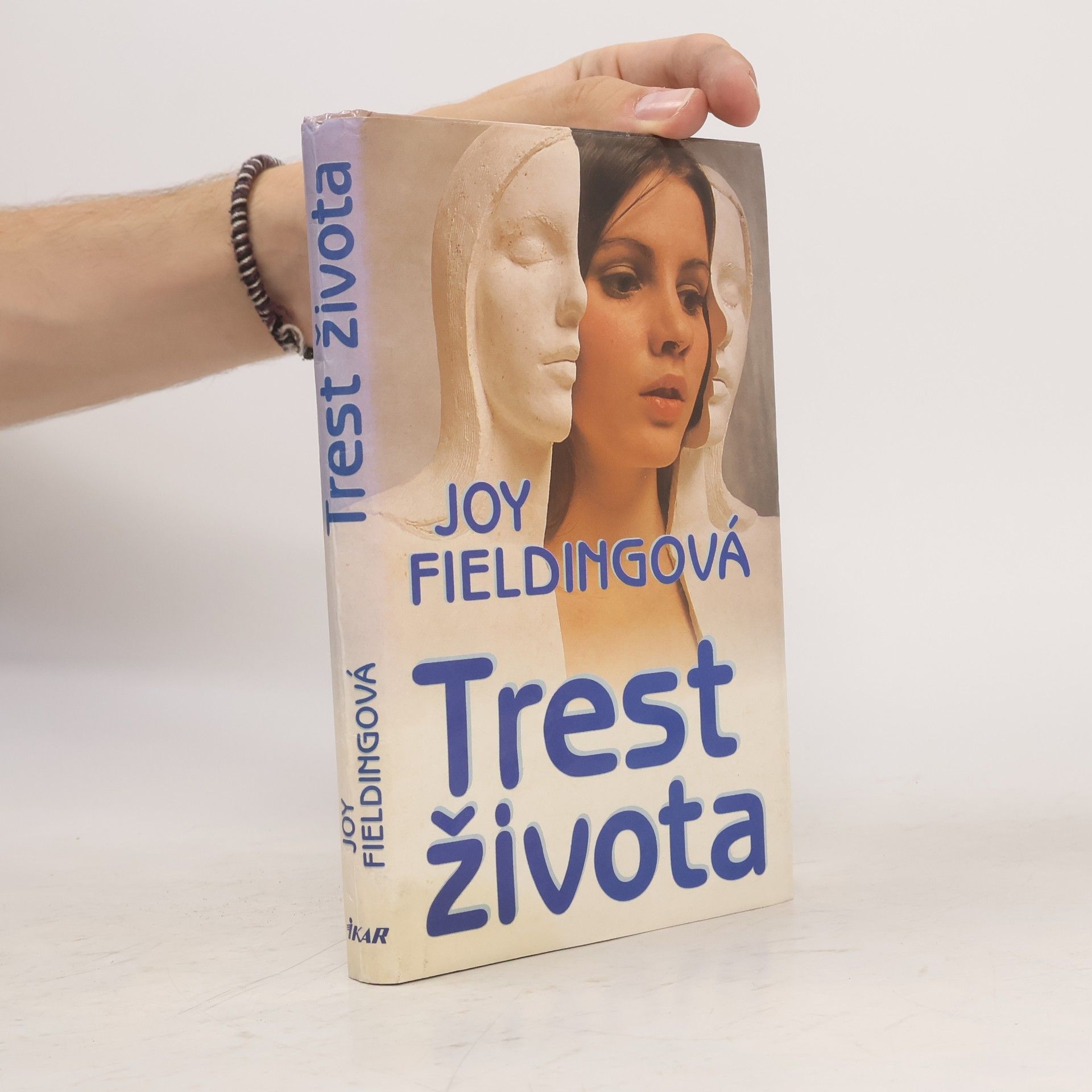 Joy Fielding Trest života