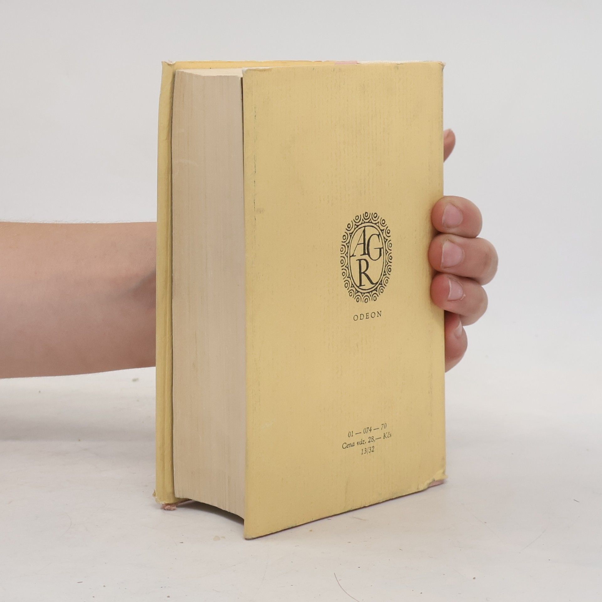 Horace Walpole Otrantský zámek. Starý anglický baron. Vathek. Sicilský román