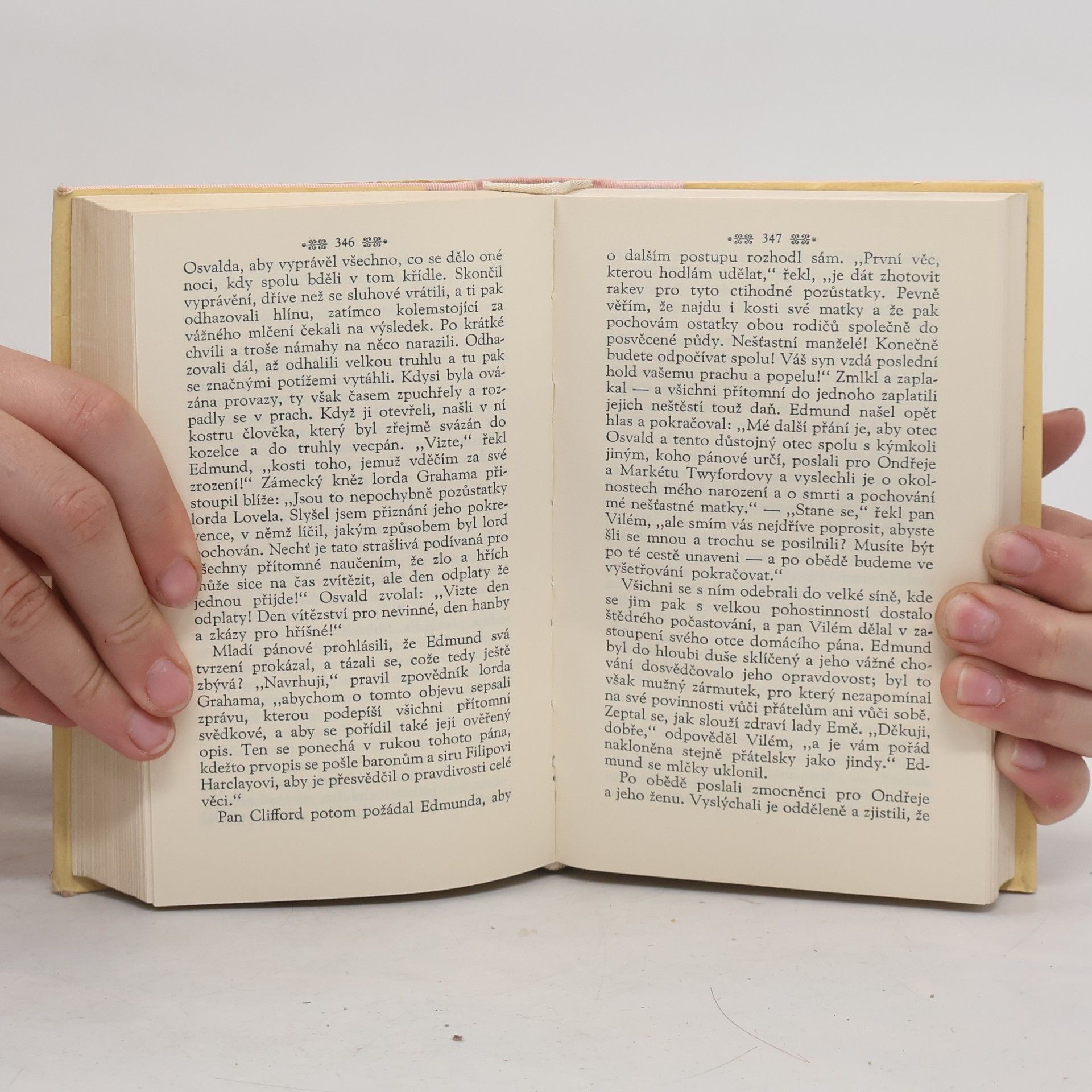 Horace Walpole Otrantský zámek. Starý anglický baron. Vathek. Sicilský román