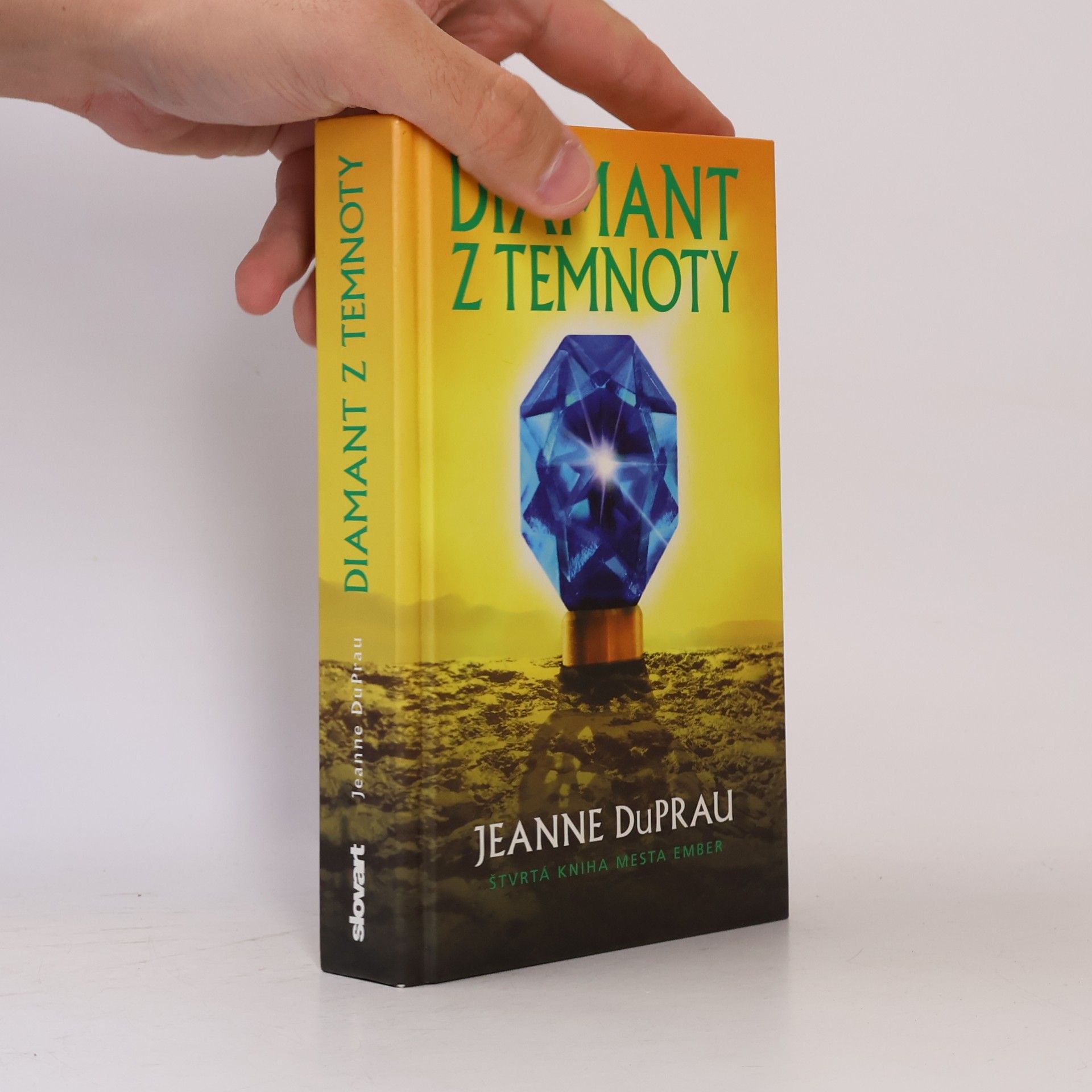 Jeanne DuPrau Diamant z temnoty