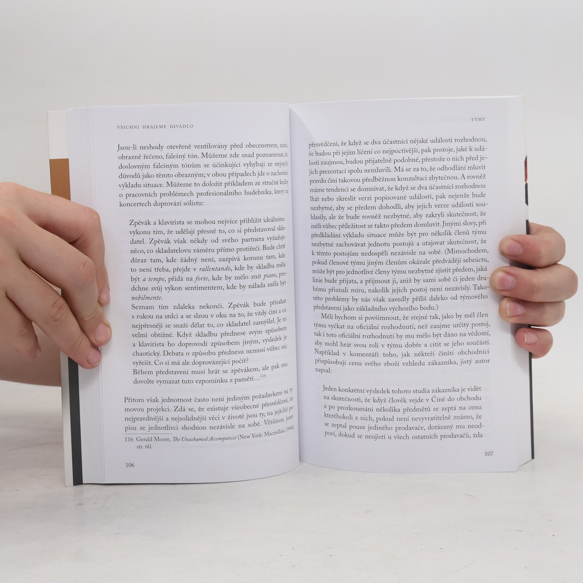 Erving Goffman Všichni hrajeme divadlo: Sebeprezentace v každodenním životě