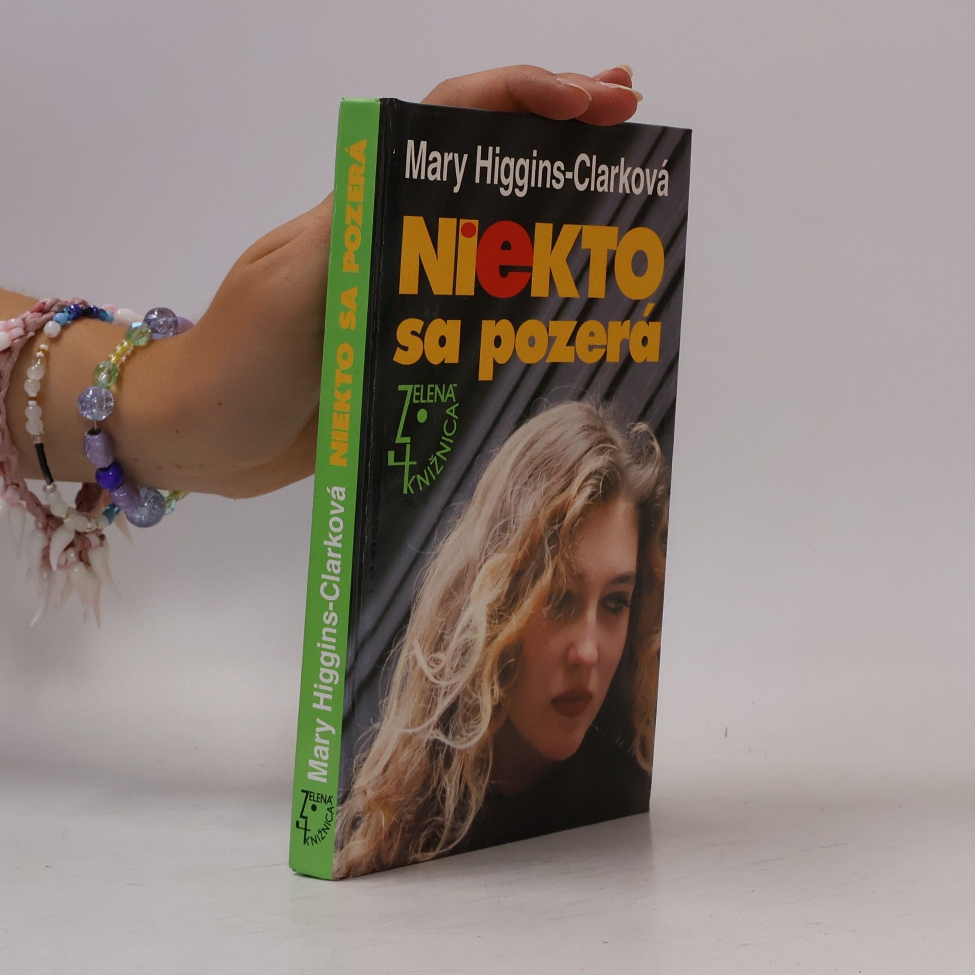 Mary Higginsová Clarková Niekto sa pozerá