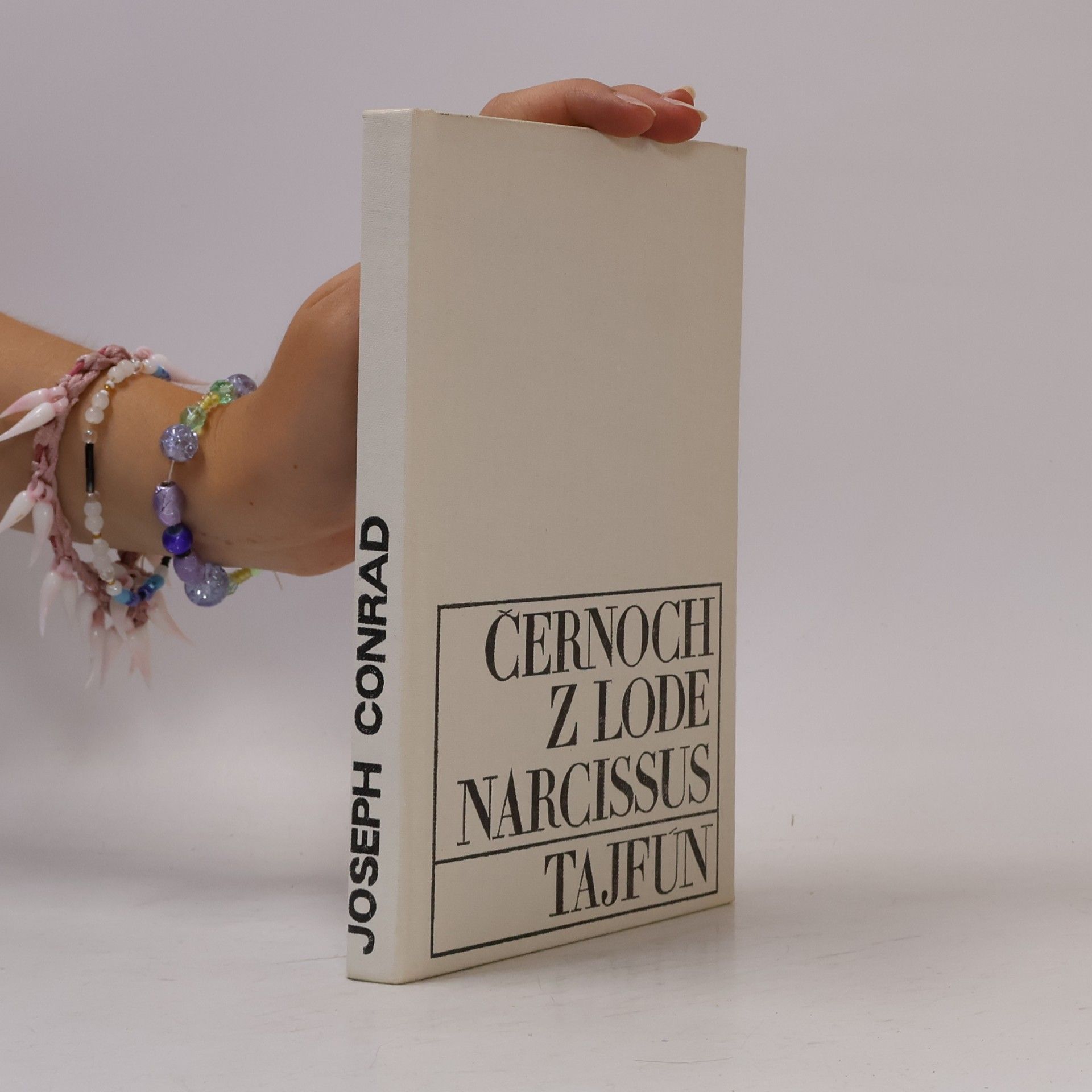 Joseph Conrad Černoch z lode Narcissus. Tajfún