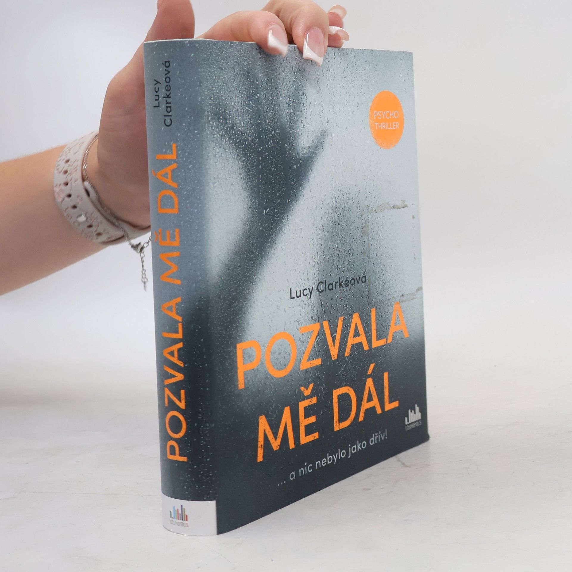 Lucy Clarke Pozvala mě dál