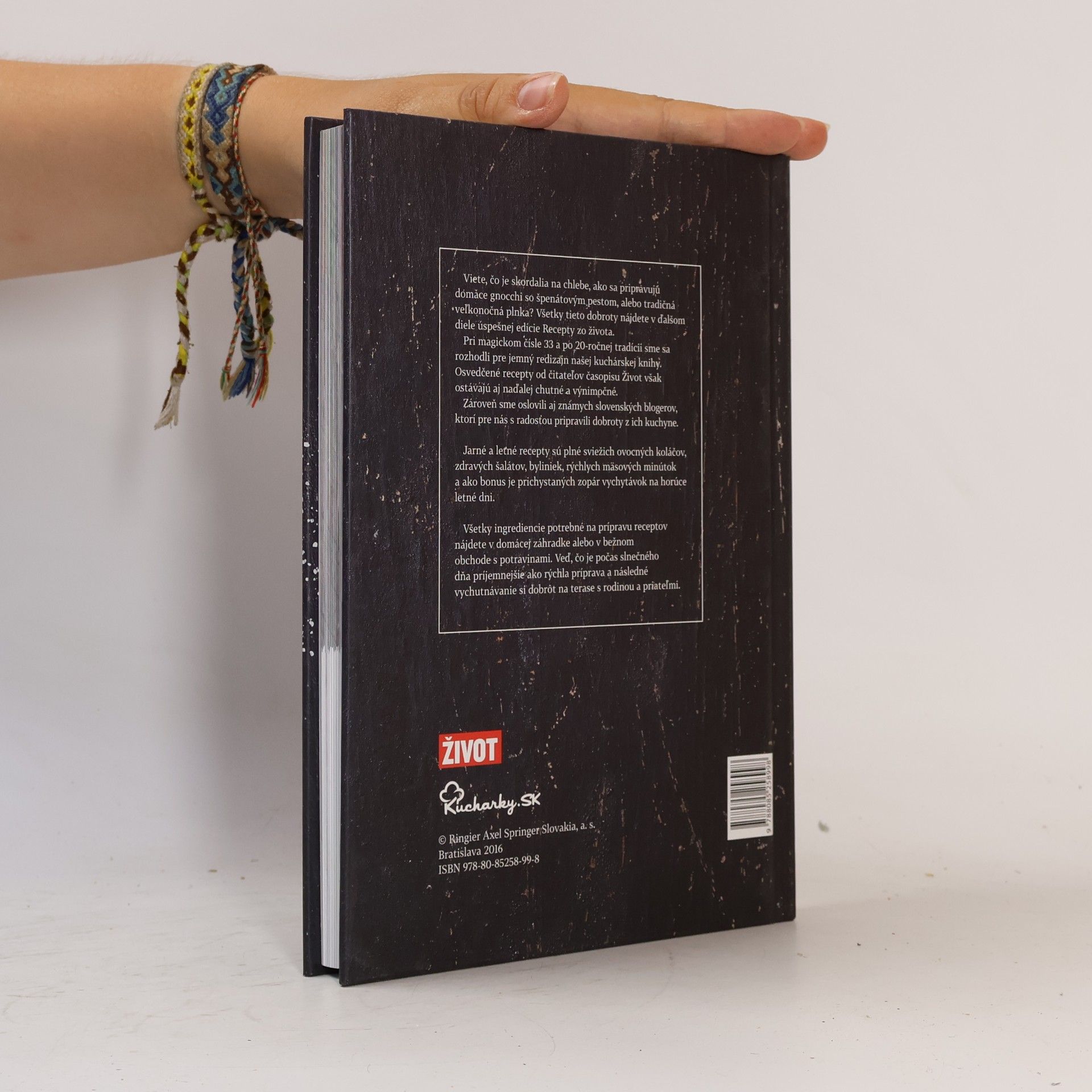 Various authors Jar & leto v kuchyni : Sezónna kuchařka. Recepty zo života 33