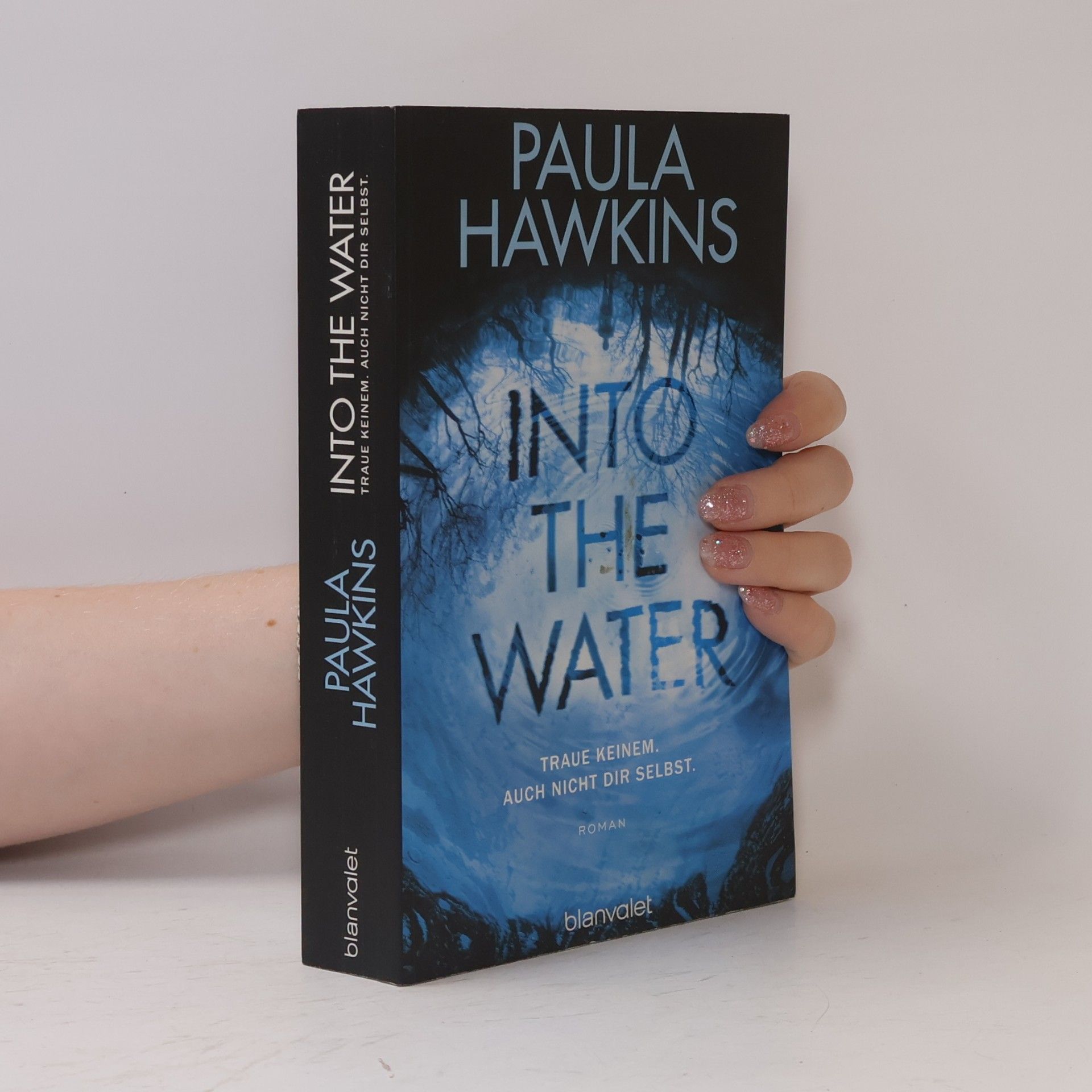 Paula Hawkins Into the Water