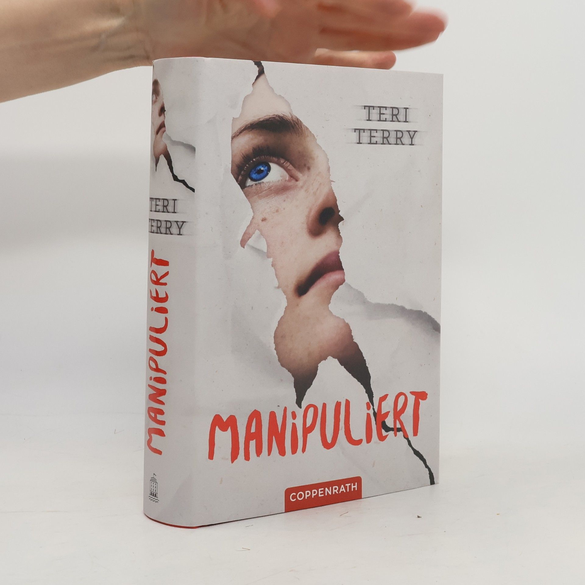 Teri Terry Manipuliert