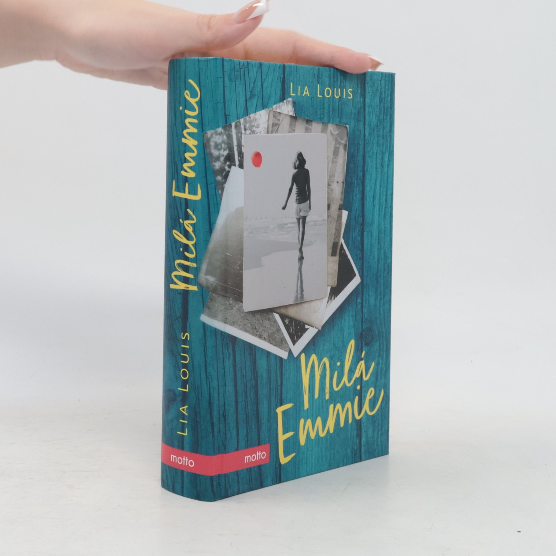 Lia Louis Milá Emmie