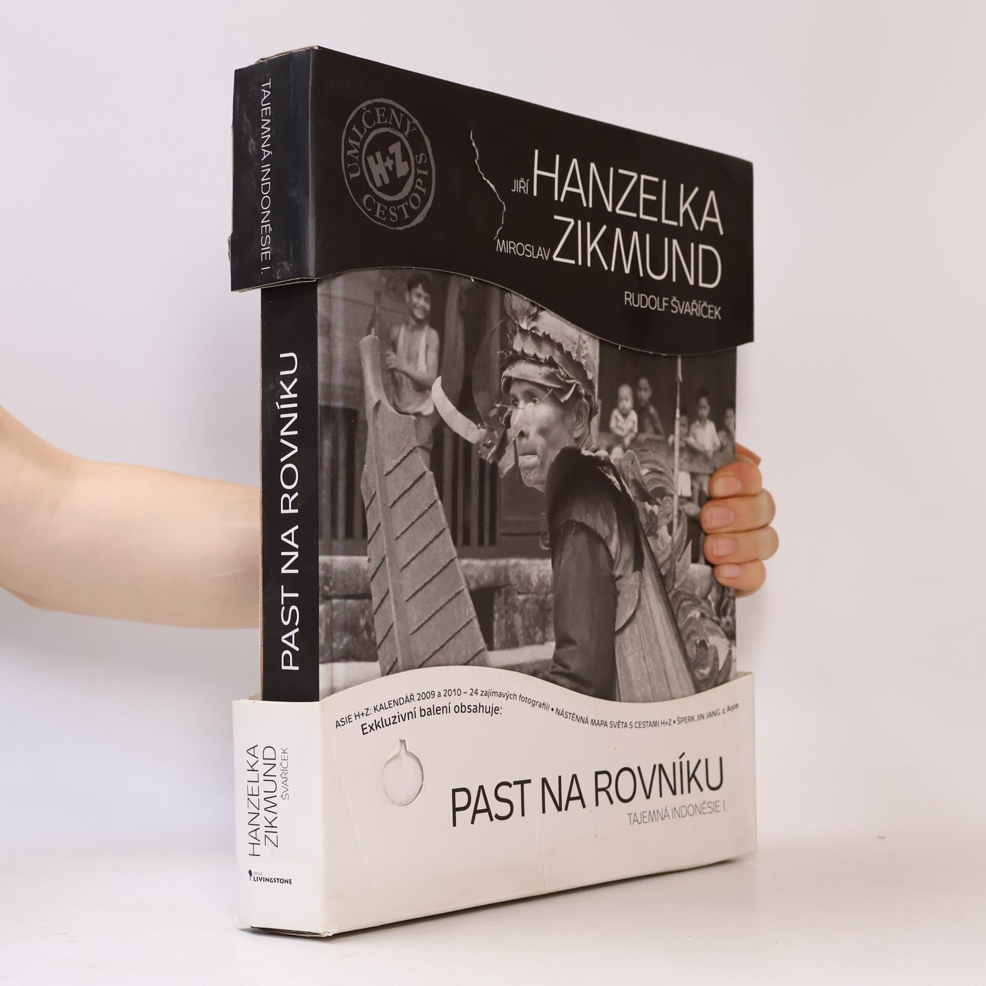 Rudolf Švaříček Past na rovníku: Tajemná Indonésie I.